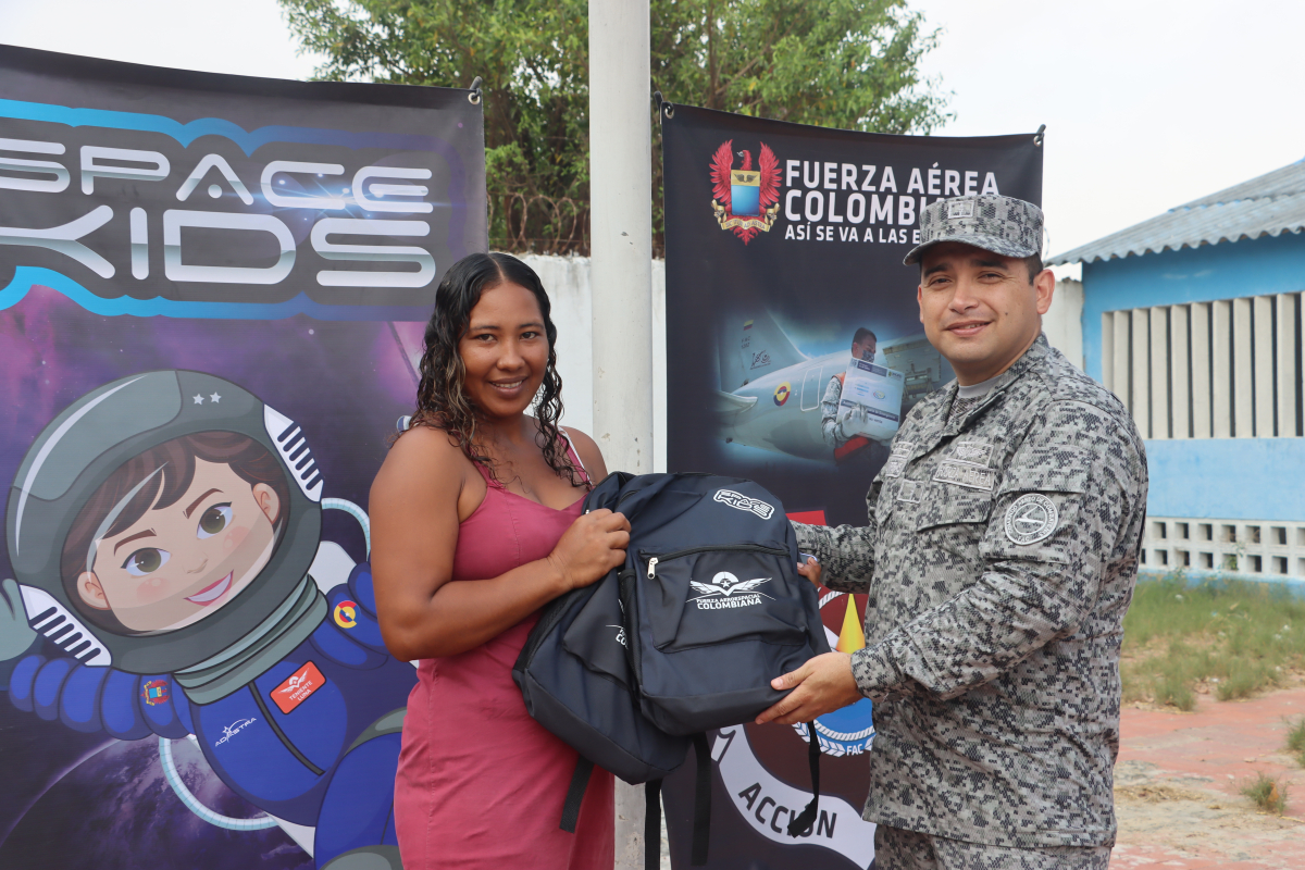  Fuerza Aeroespacial y Fundación Buenamar contribuyen al desarrollo educativo de Colombia