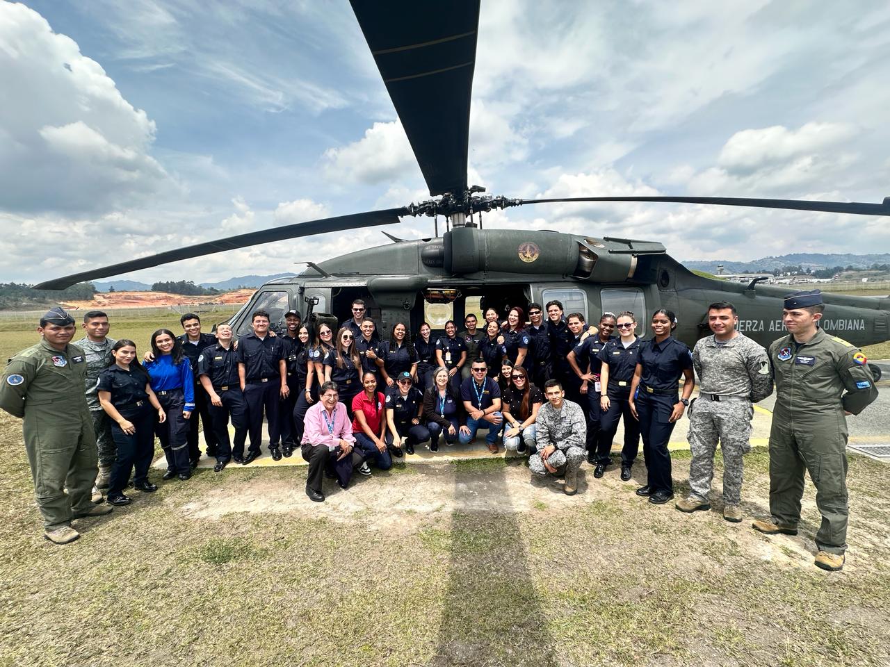 Integrantes de la Corporación Universitaria Adventista conocieron las capacidades de su Fuerza Aérea Colombiana