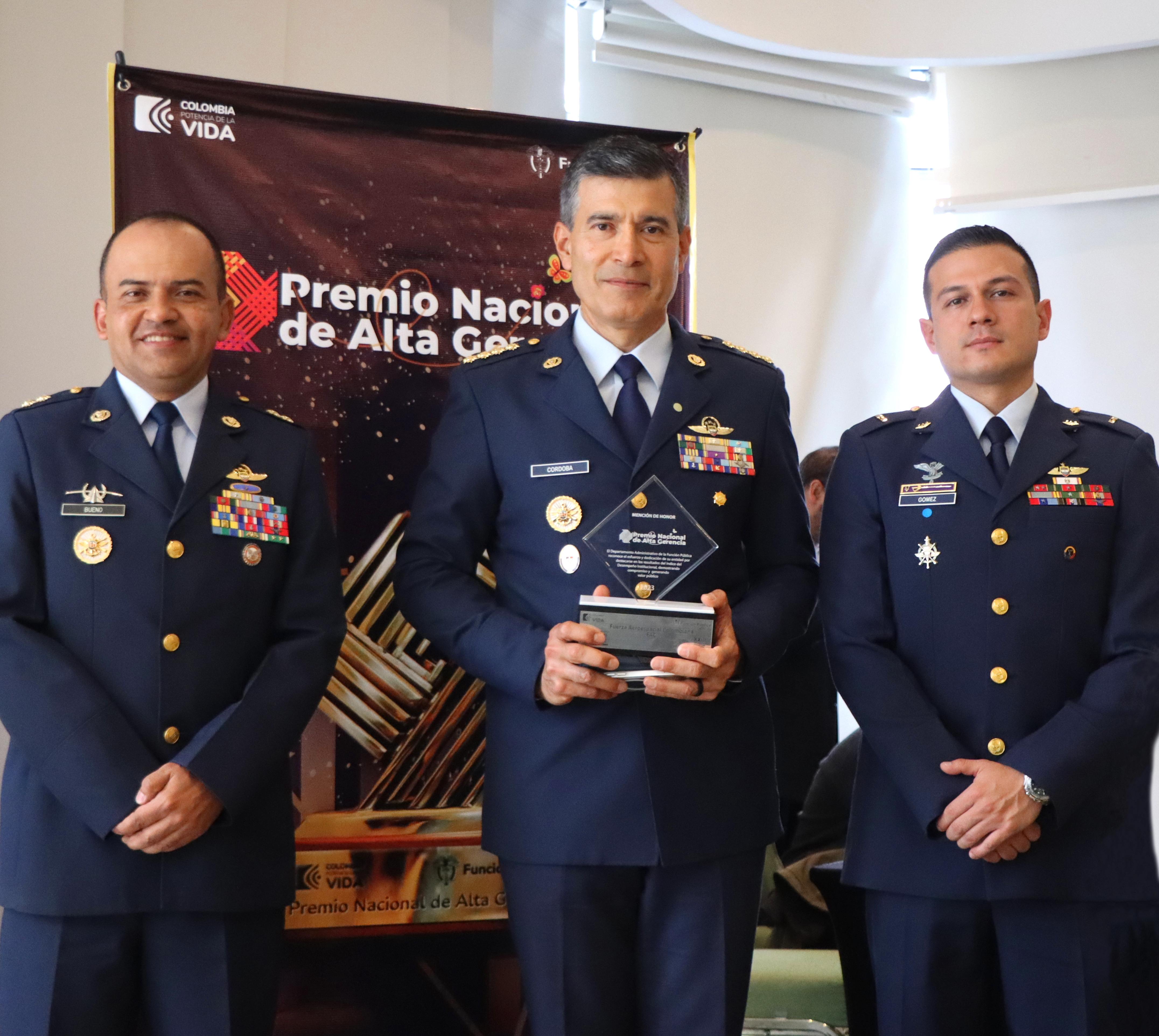 La Fuerza Aeroespacial  recibió el premio de la Función Pública, como mejor entidad promotora del conocimiento