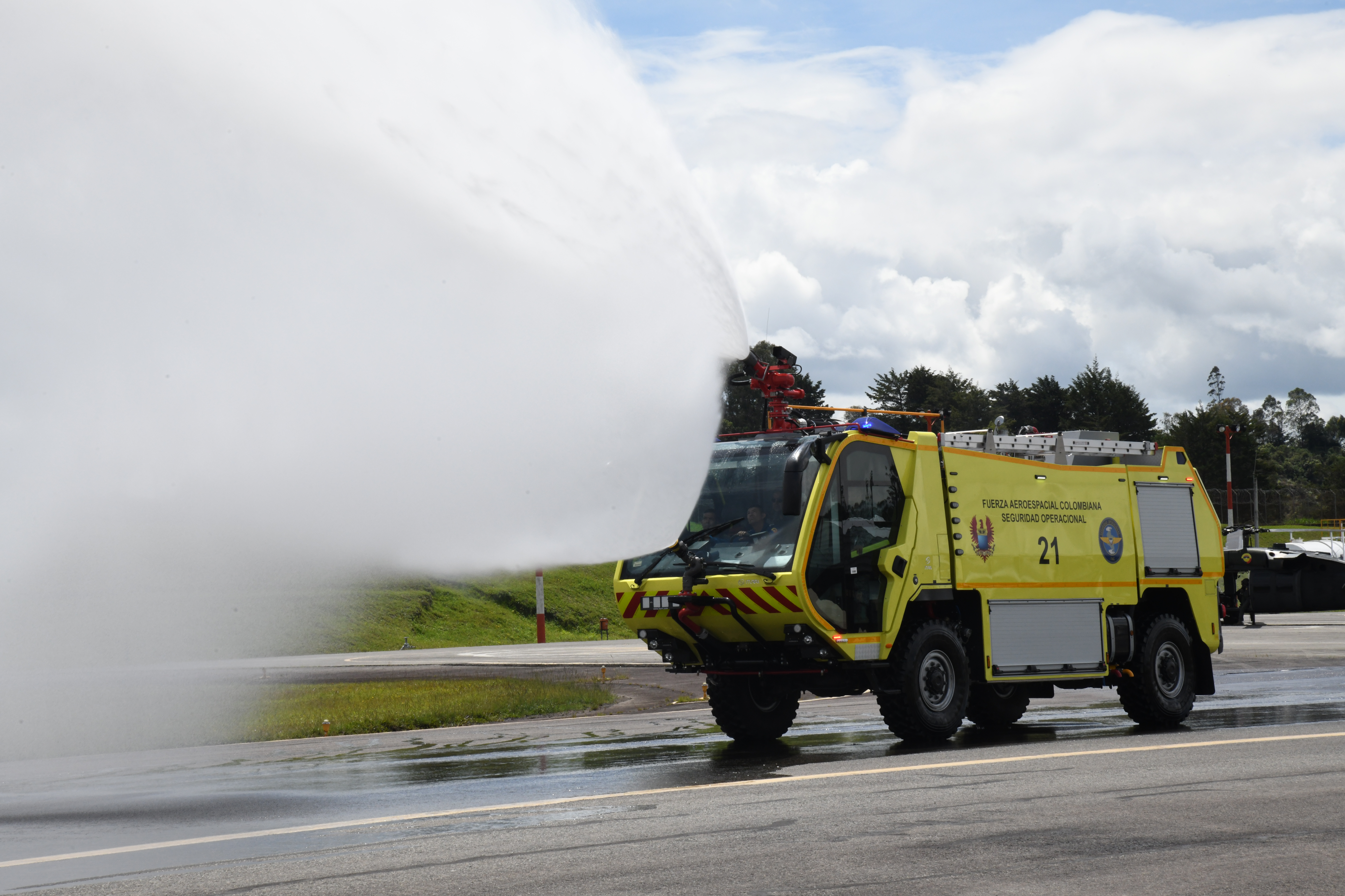 Vehículo de bombero Iturri, llega al CACOM 5 para fortalecer sus capacidades