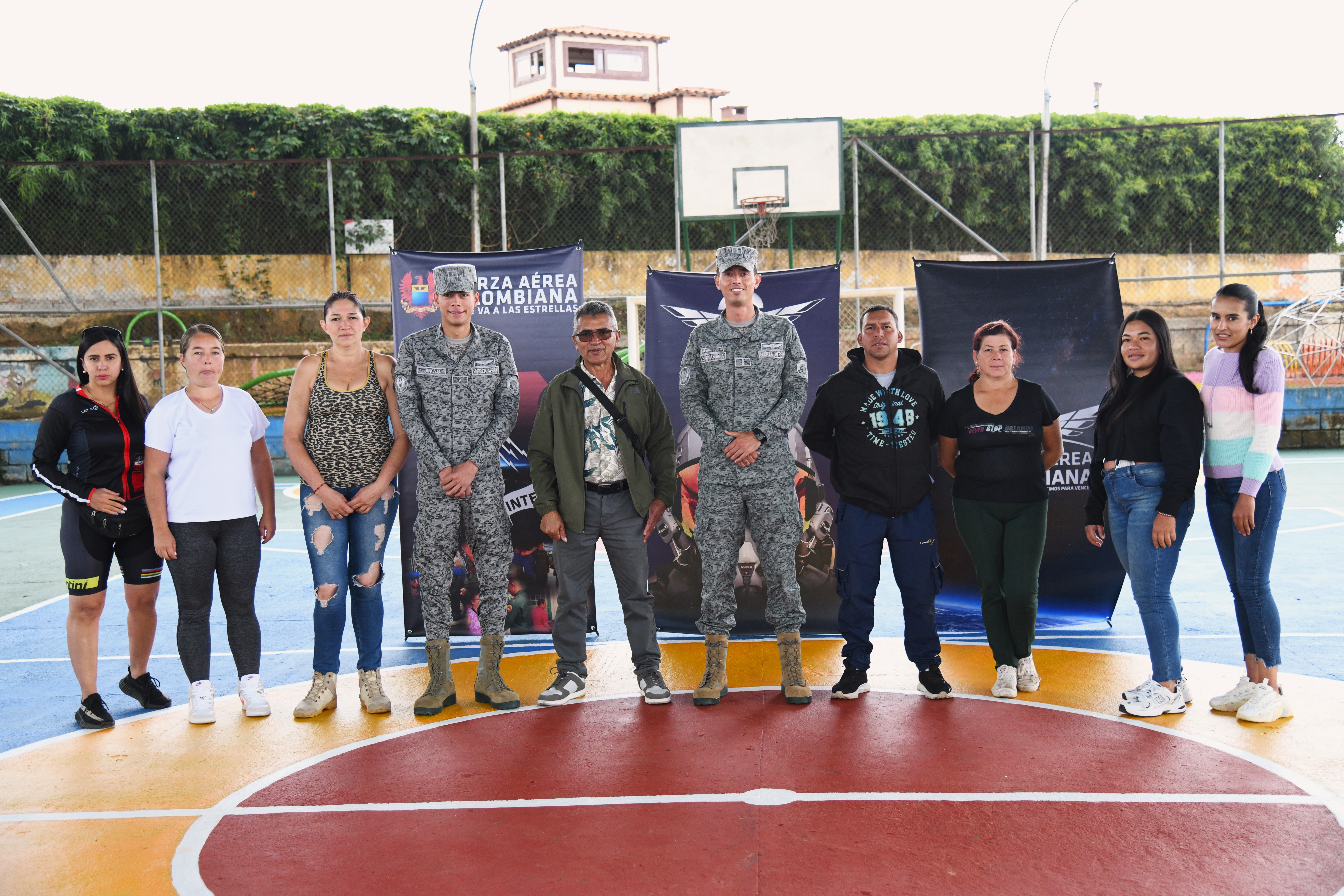 Fuerza Aeroespacial mejora polideportivo a través de campaña “Adopta un Parque”