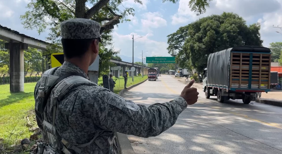 Misiones aéreas y terrestres refuerzan seguridad durante el primer puente festivo 2025