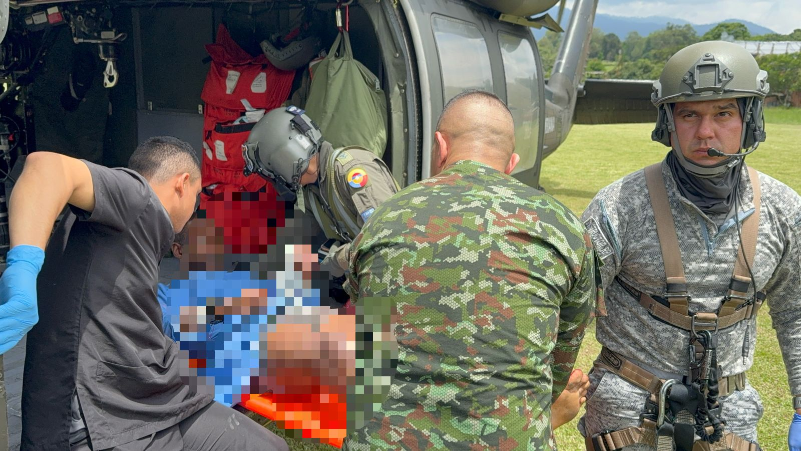 Fuerza Aeroespacial Colombiana realiza evacuación aeromédica de policías heridos en Antioquia