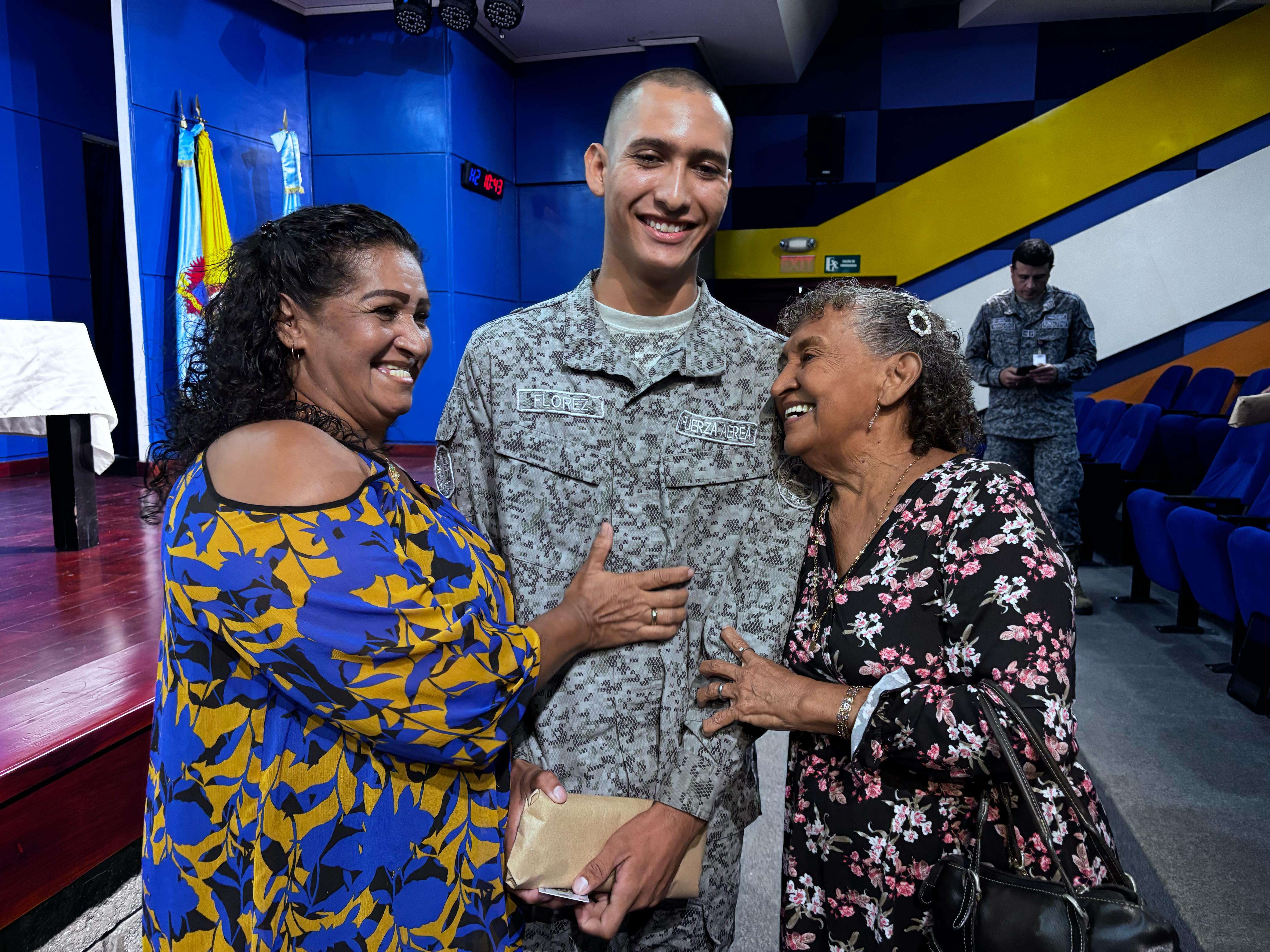 Con orgullo y admiración familias reciben a soldados reservistas