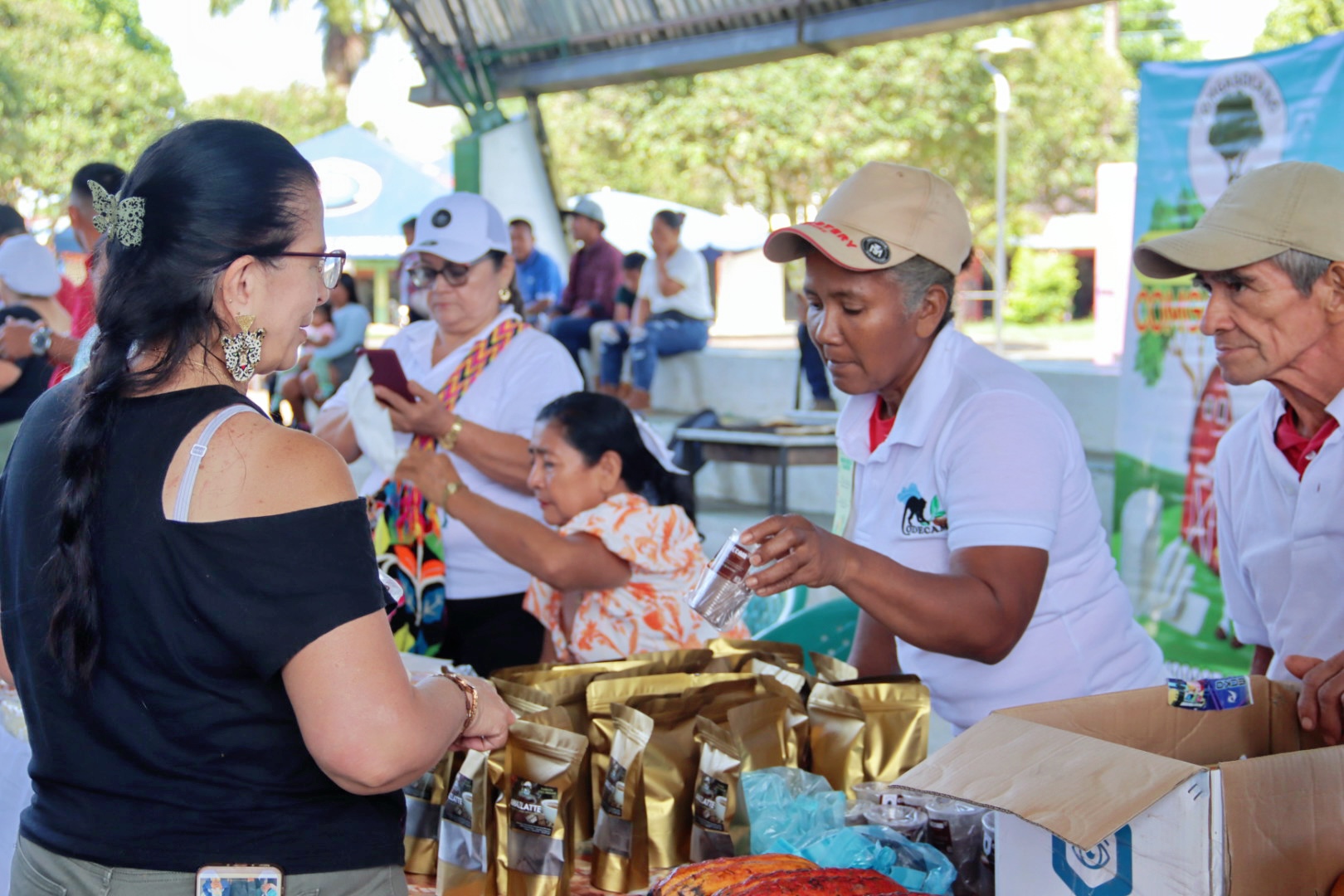 Feria de emprendedores y agricultores dinamiza la economía en Caquetá
