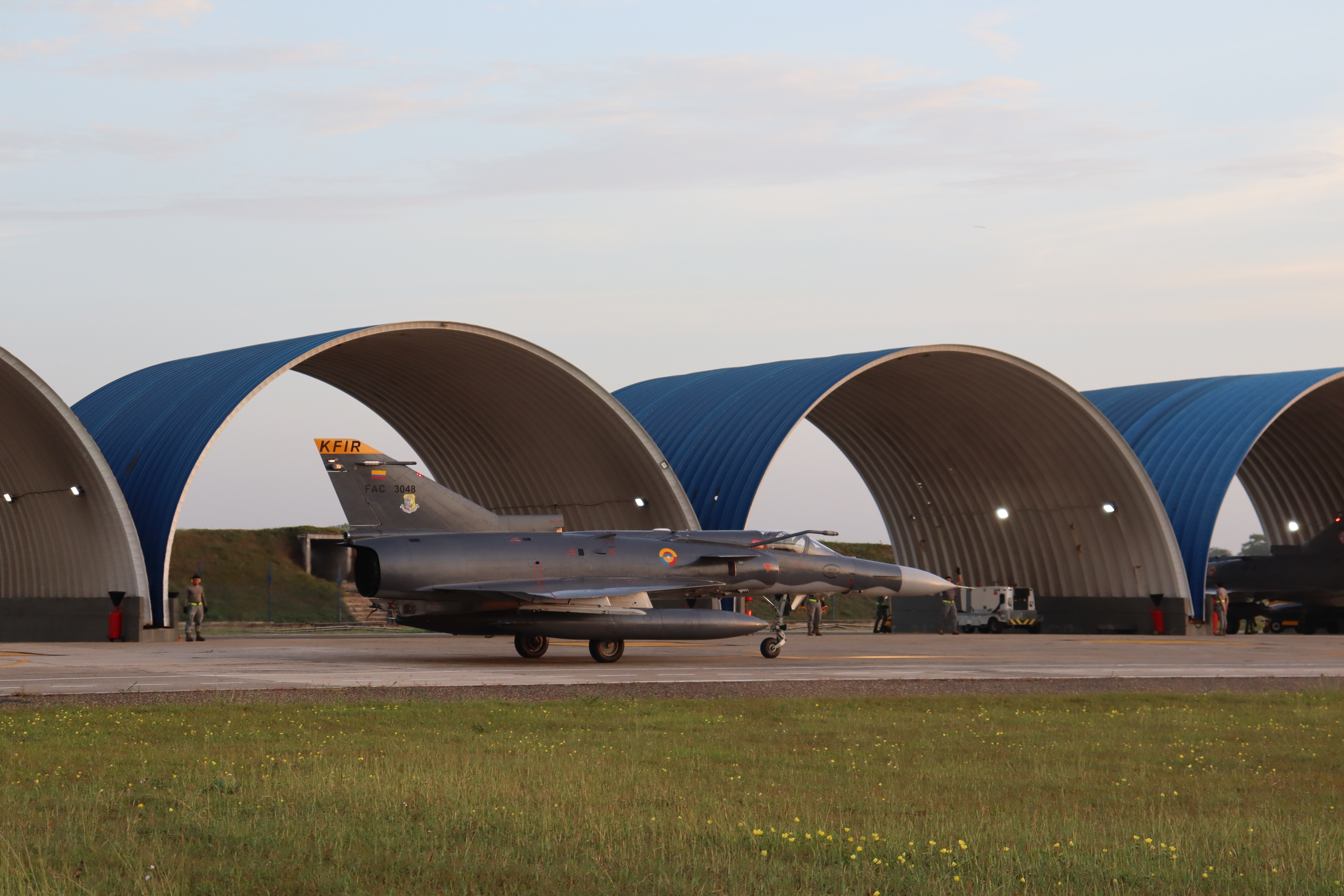 En el marco de la conmemoración de los 500 años de fundación de la bahía de Santa Marta, la Fuerza Aeroespacial Colombiana se une a esta histórica celebración con un imponente despliegue aéreo durante el desfile del 20 de julio. Esta participación especial será una muestra de mística, marcialidad y disciplina, valores que representan el compromiso de la Institución con la patria y su historia.