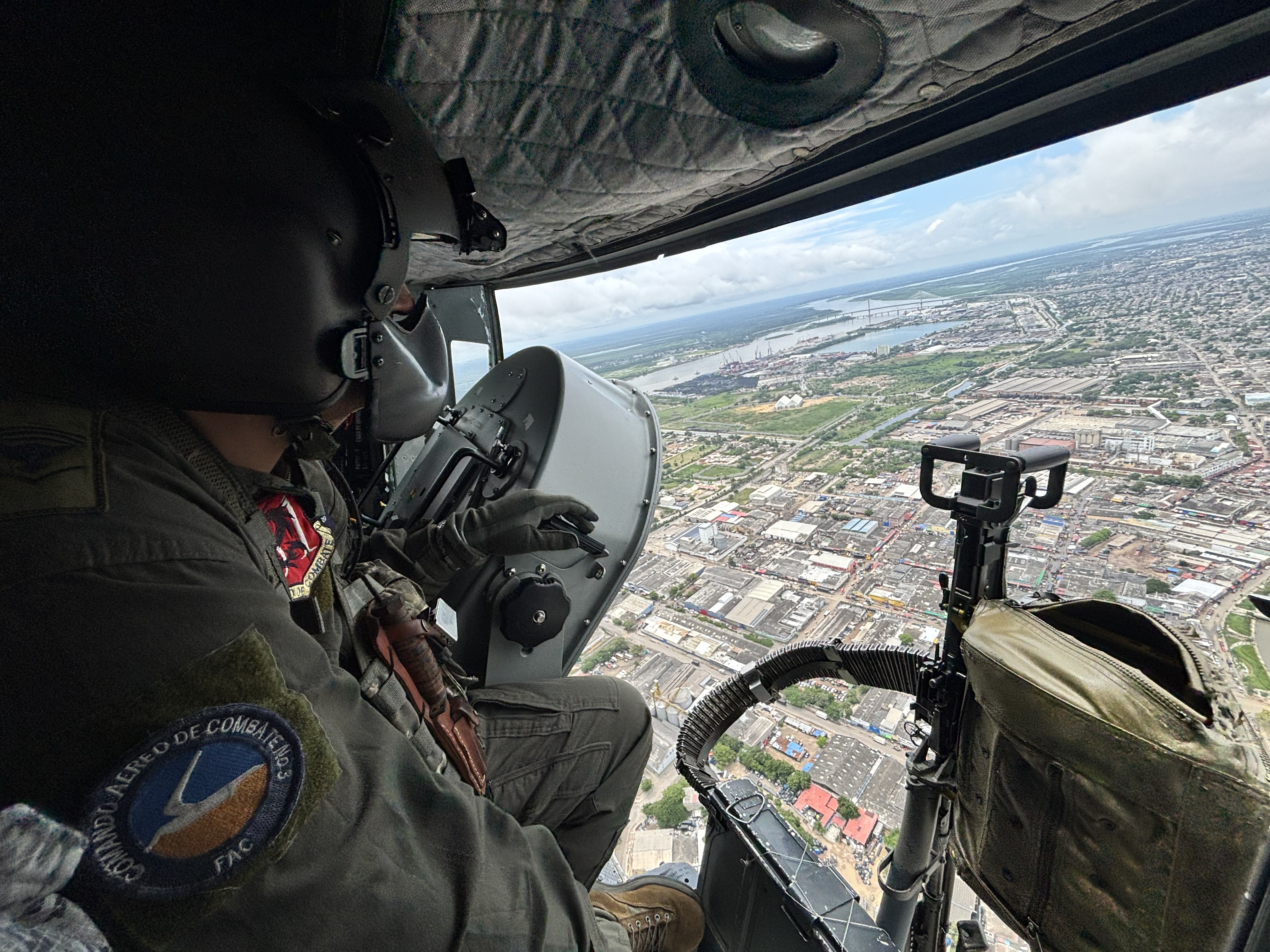 Desde el aire se motiva a ciudadanos para cooperar con la seguridad 