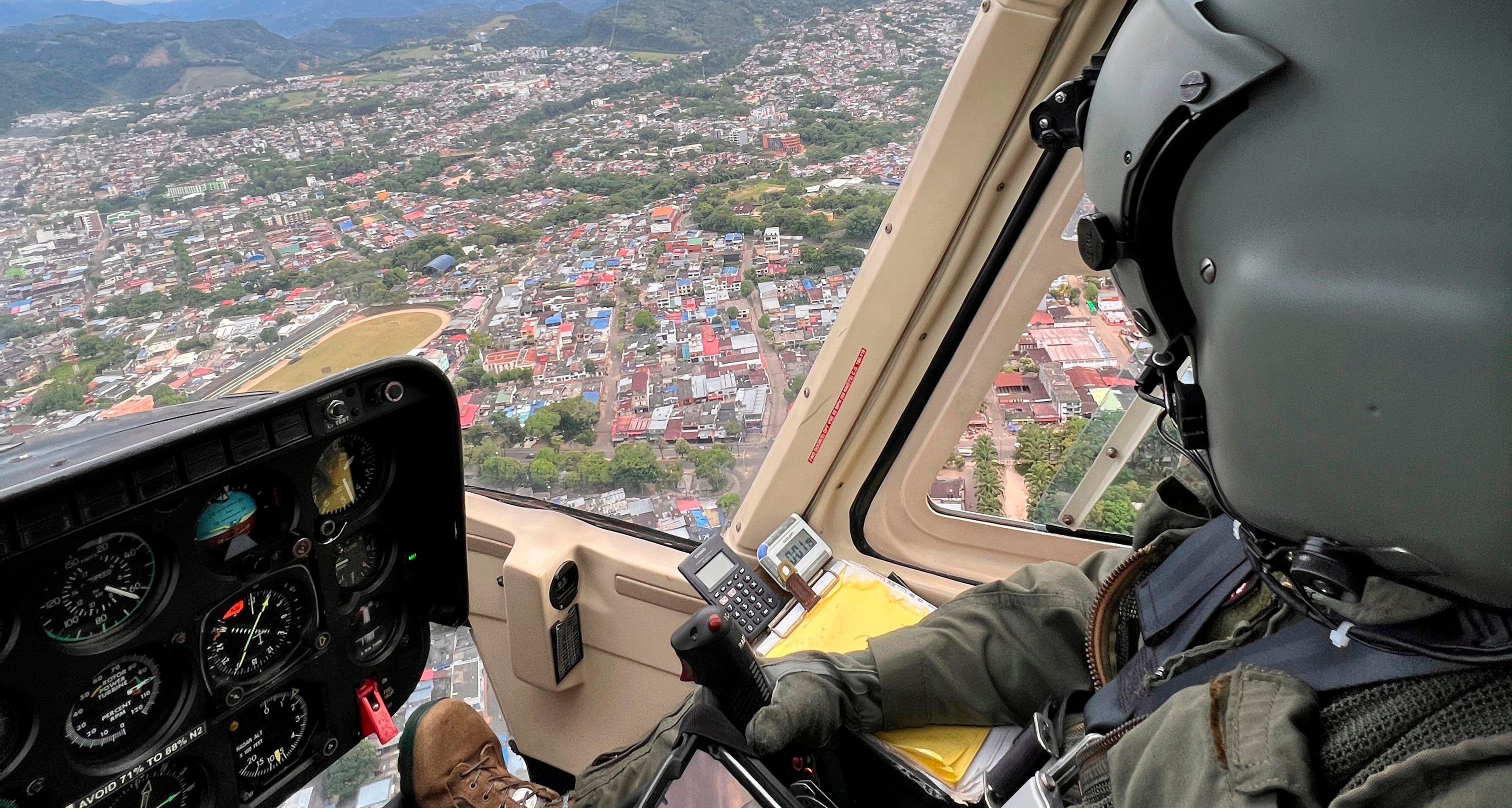 Operaciones aéreas fortalecen la seguridad durante los comicios en el suroriente colombiano  Operaciones aéreas fortalecen la seguridad durante los comicios en el suroriente colombiano