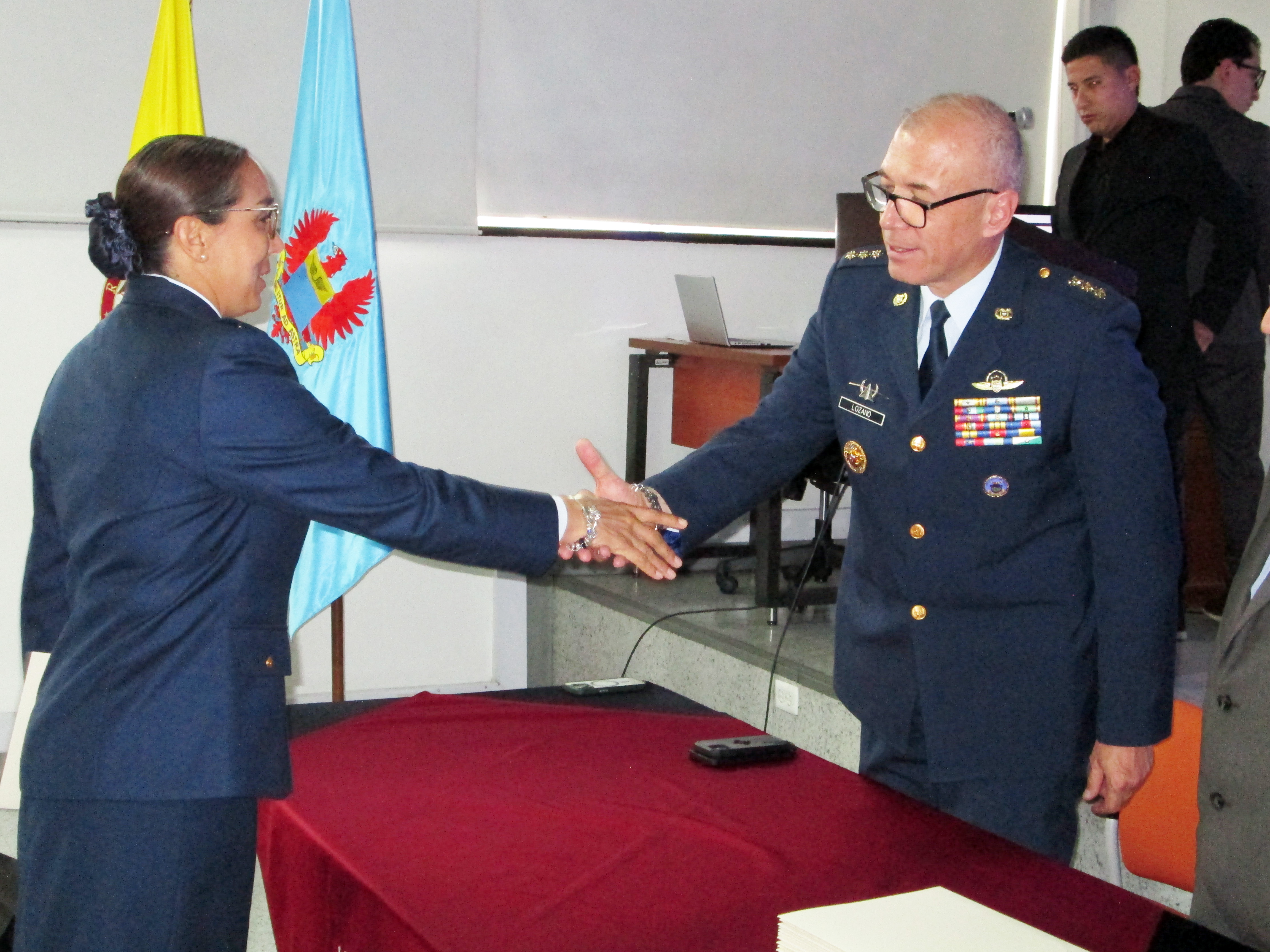 Cerca de 40 funcionarios de distintas Unidades Militares Aéreas de las Oficinas de Control Interno, el Comando de Desarrollo Humano y Comunicaciones Estratégicas, entre otras, participaron en el Seminario de Fortalecimiento de la Integridad, la Legitimidad y la Lucha contra la Corrupción. Cerca de 40 funcionarios de distintas Unidades Militares Aéreas de las Oficinas de Control Interno, el Comando de Desarrollo Humano y Comunicaciones Estratégicas, entre otras, participaron en el Seminario de Fortalecimiento de la Integridad, la Legitimidad y la Lucha contra la Corrupción.