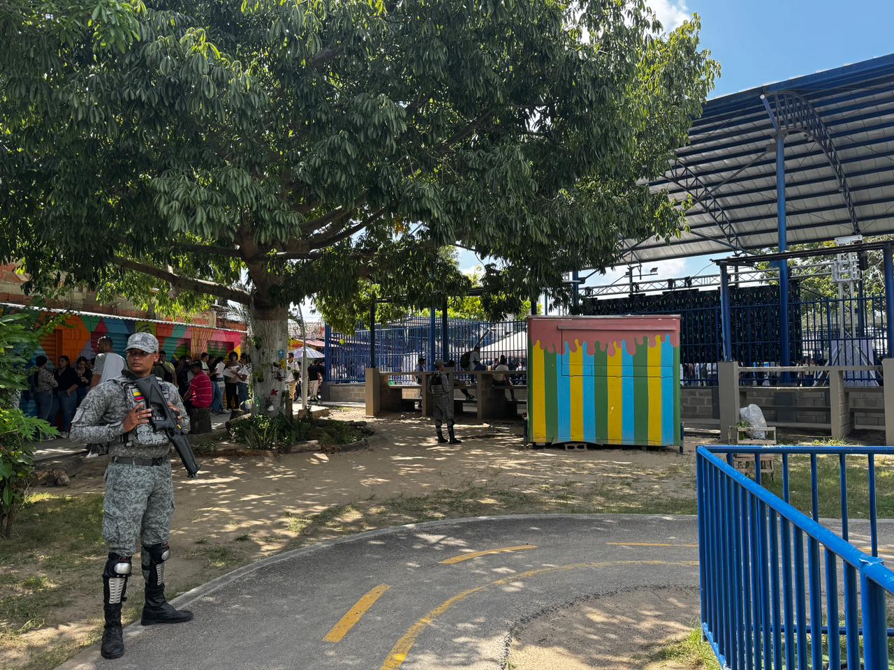 En primera Feria de Empleo de Malambo Fuerza Aeroespacial brinda seguridad