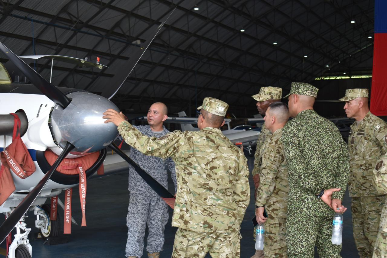 Visita estratégica fortalece formación de Suboficiales en estudios de alta jerarquía