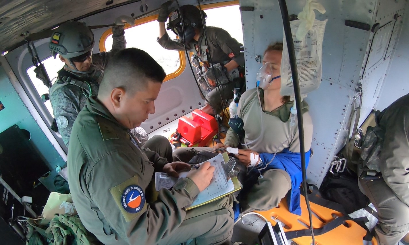 Evacuación aeromédica de alta complejidad salva una vida en la Sierra Nevada de Santa Marta