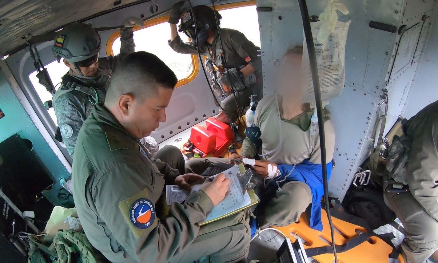 Evacuación aeromédica de alta complejidad salva una vida en la Sierra Nevada de Santa Marta