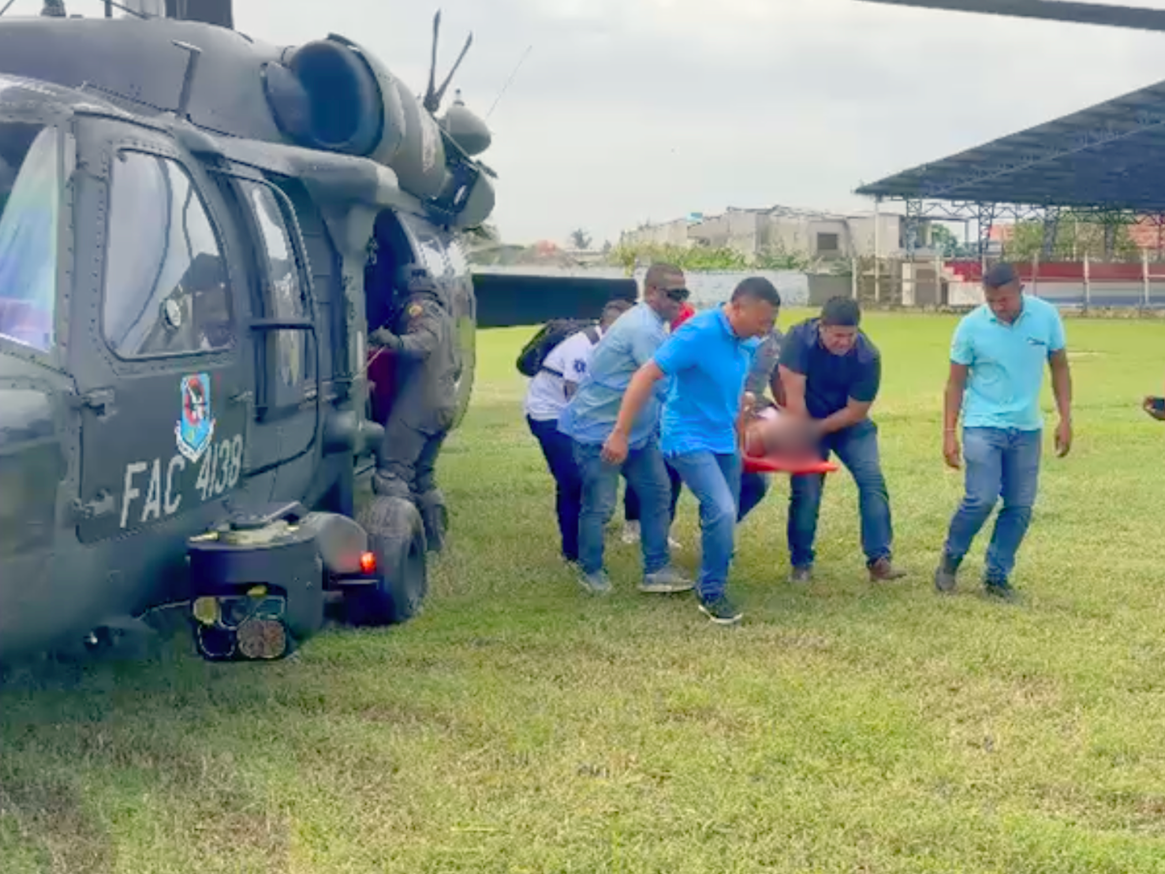 Traslado aéreo de mujer embarazada y ayudas humanitarias brindan alivio en Antioquia
