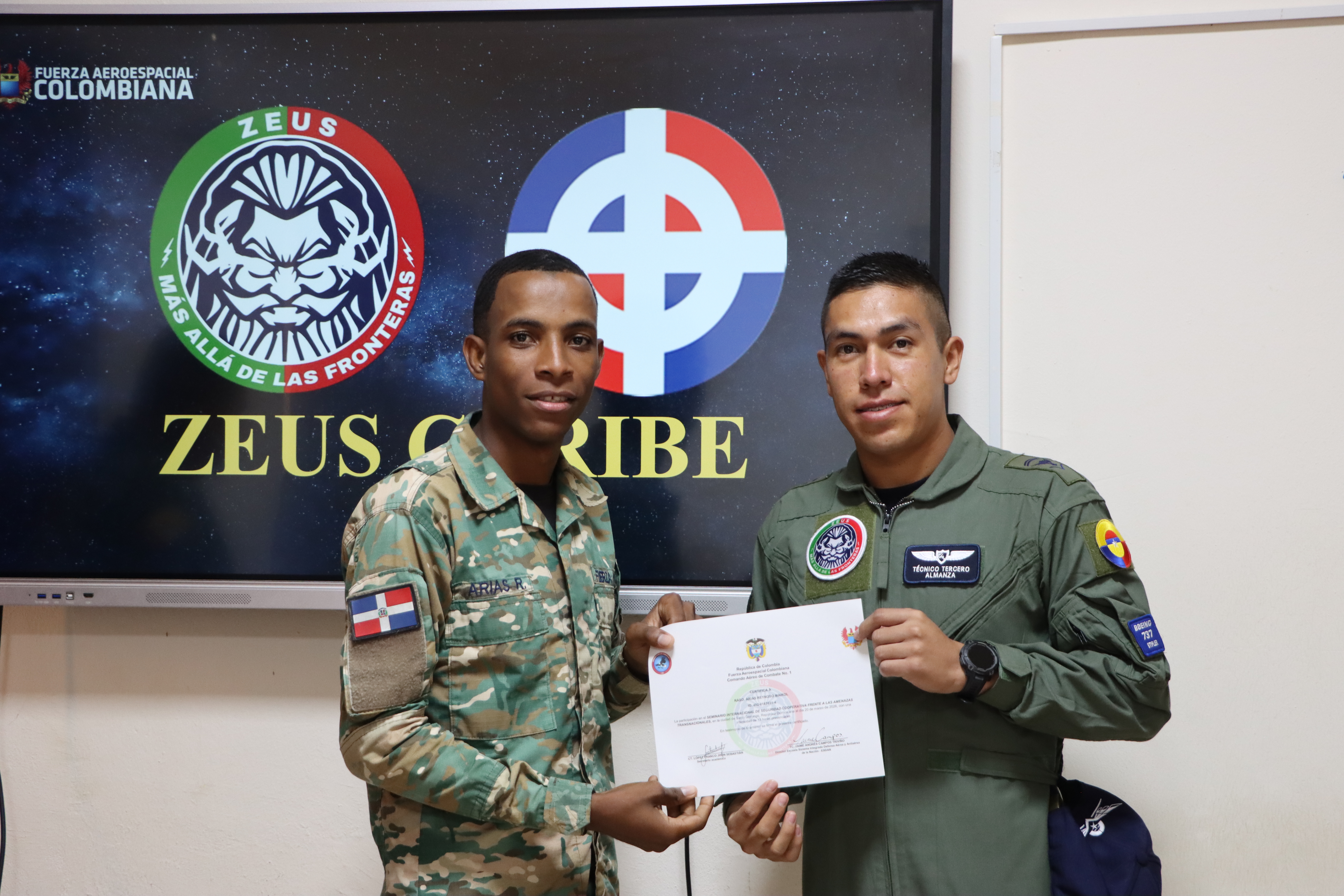 Colombia entrena a República Dominicana en Defensa aérea para enfrentar amenazas aéreas