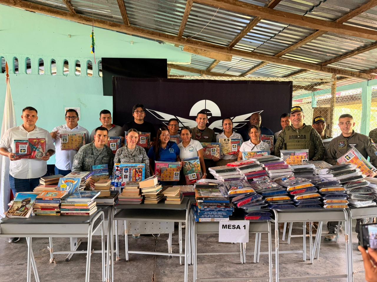 Entrega de kits escolares fortalece aprendizaje y desarrollo en institución educativa del Caquetá 