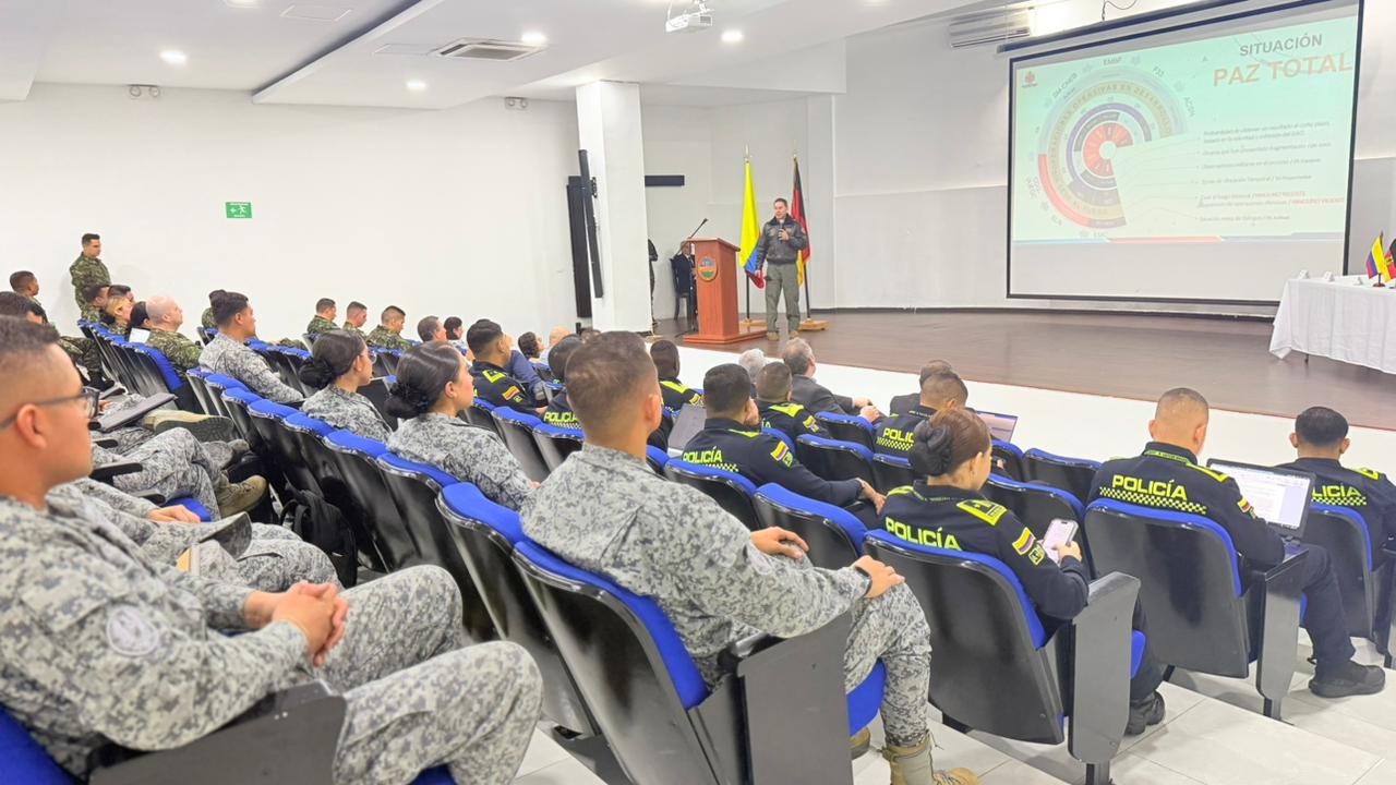 Fortalecen acompañamiento a víctimas militares en jornada de capacitación