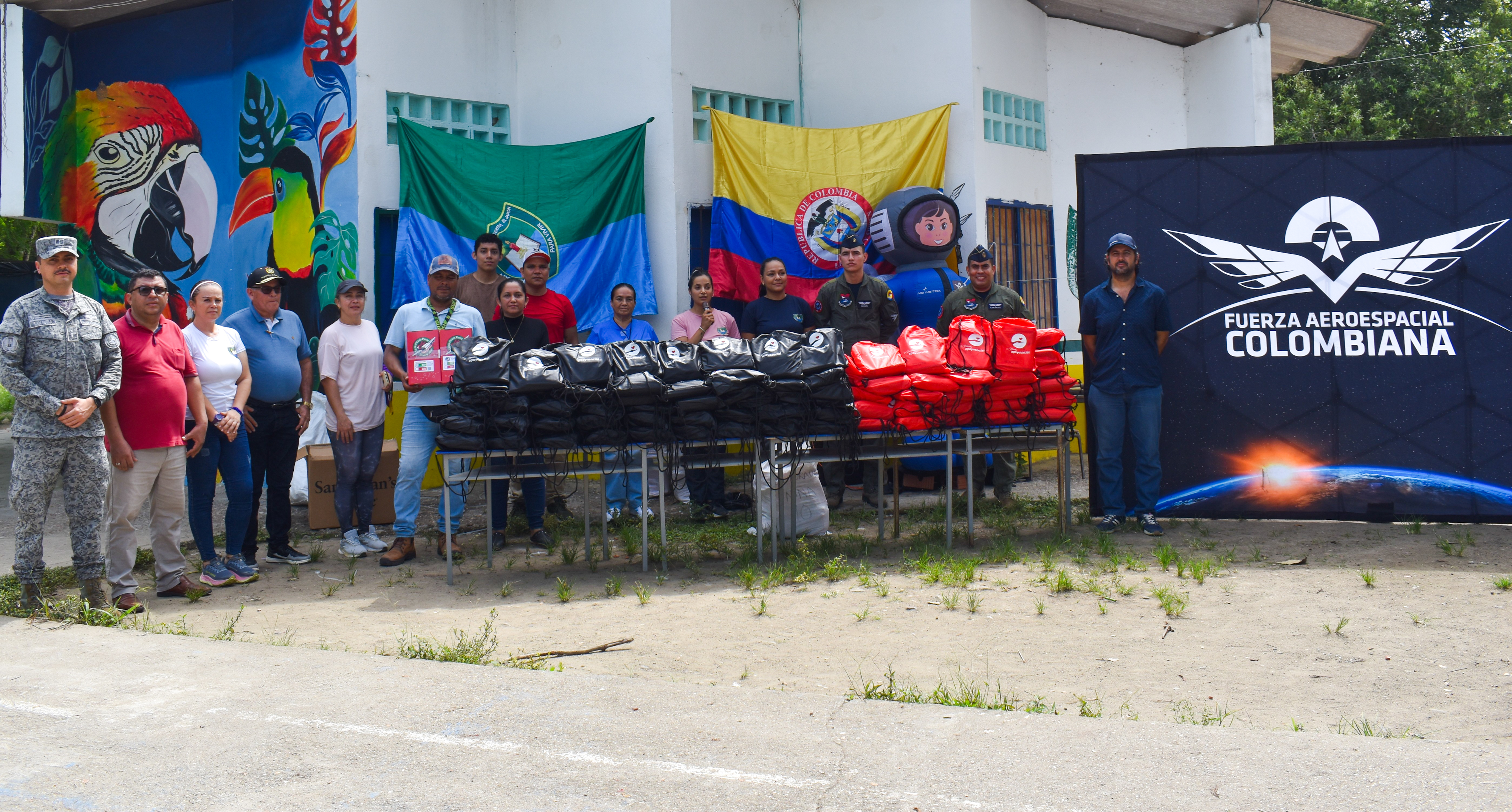 Kits escolares fortalecen procesos educativos en comunidad rural de La Dorada Caldas