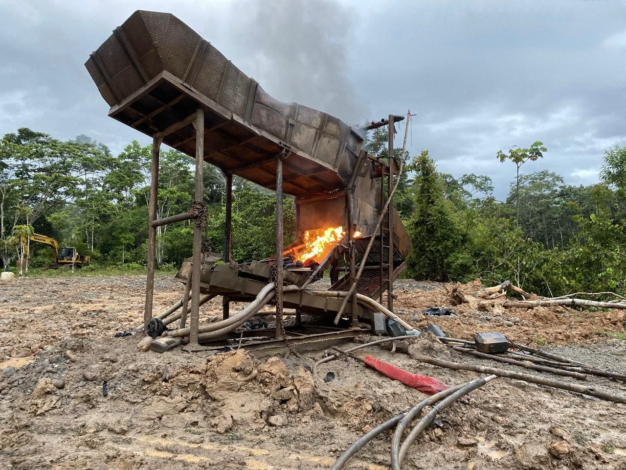 Despliegue militar en Putumayo desarticula infraestructura logística de minería criminal