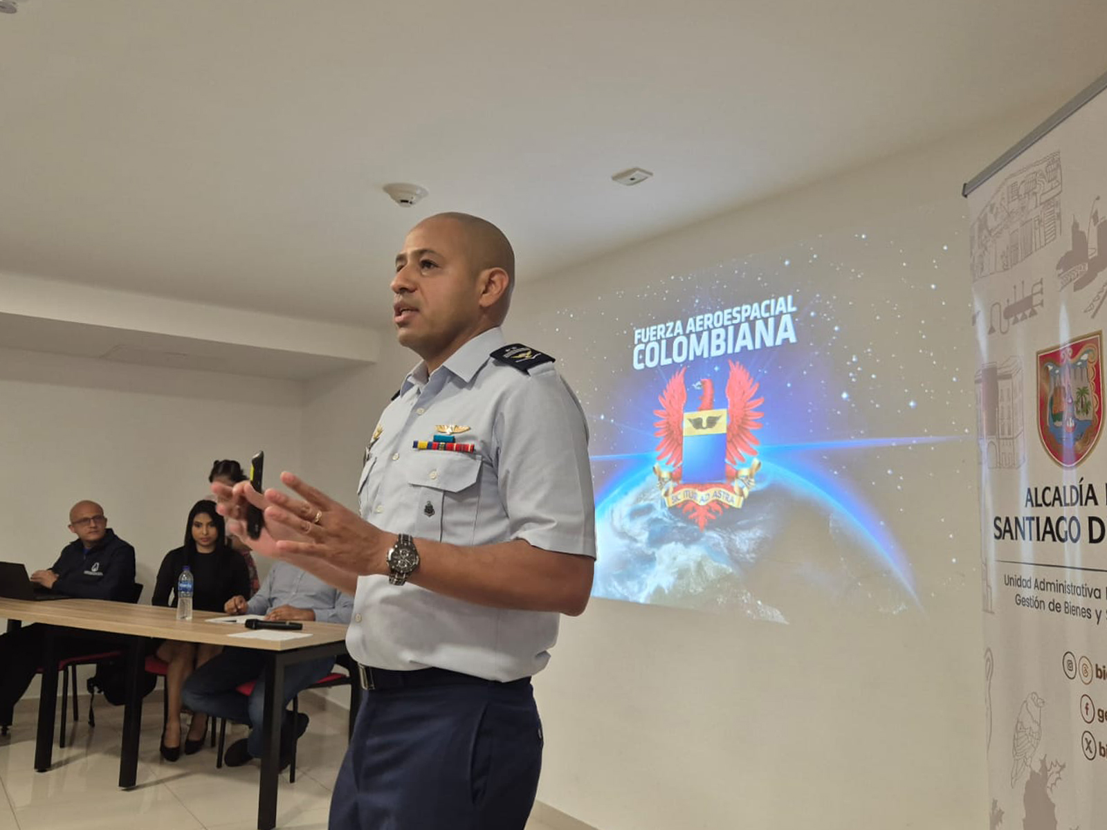 Fuerza Aeroespacial Colombiana capacita entidades sobre operación legal de aeronaves no tripuladas