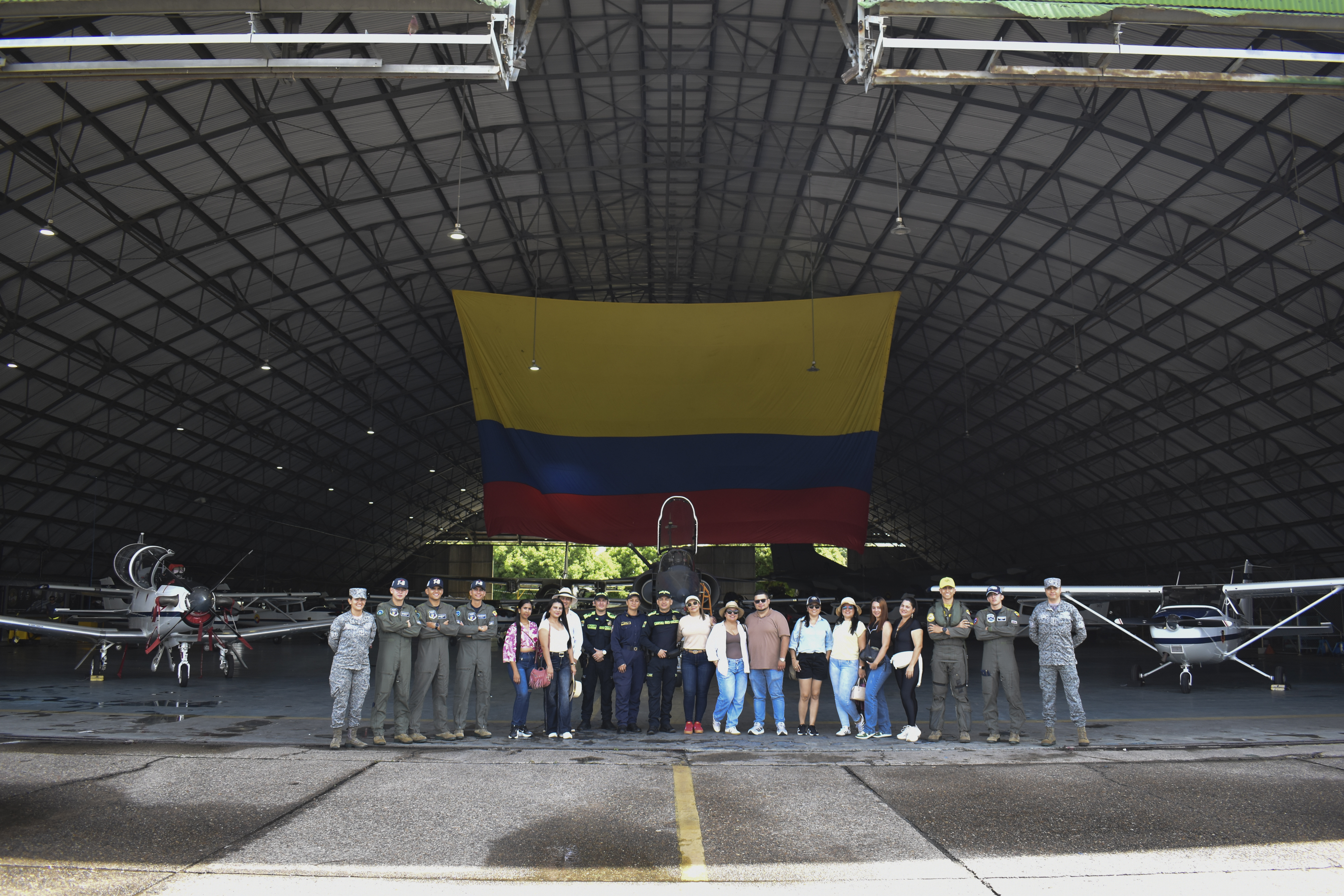 Funcionarios de Norcasia conocieron capacidades aéreas al servicio de la seguridad regional