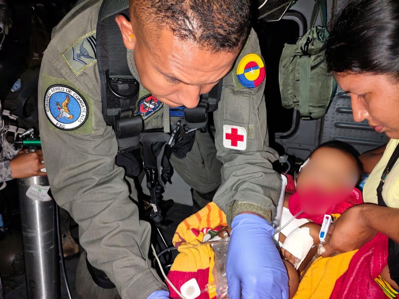 Bebé herido con múltiples impactos de arma de fuego es trasladado en helicóptero