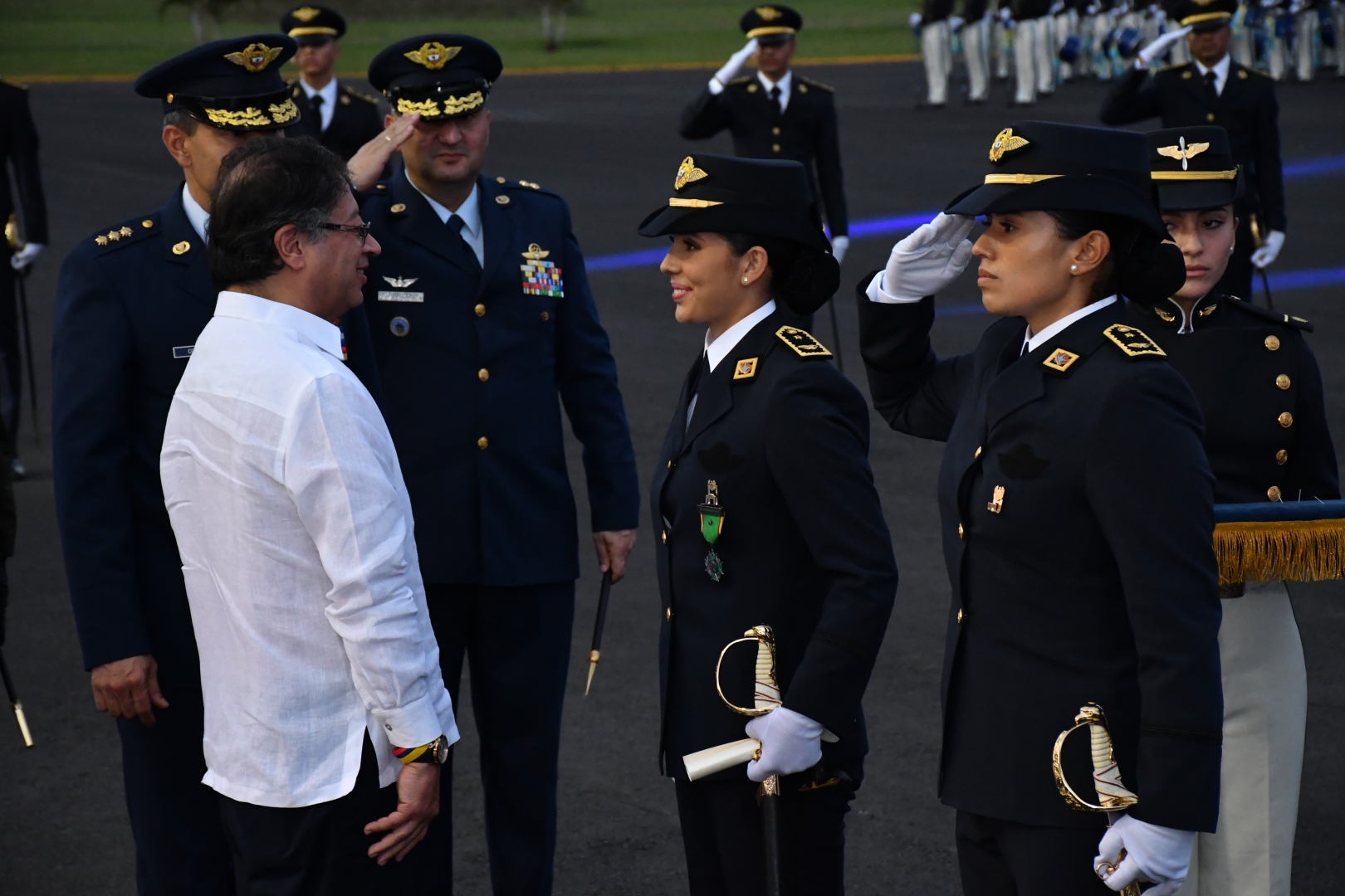 Bienvenidos a su Fuerza Aérea Colombiana