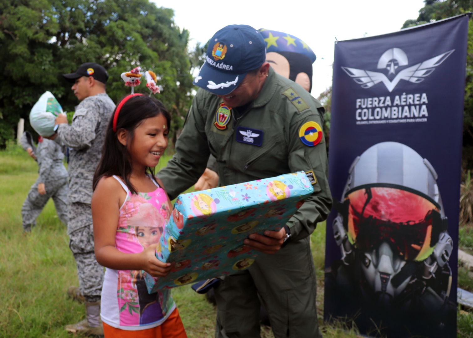 Entrega regalos Fuerza Aérea Colombiana en el territorio nacional. Operación Gratitud 2022
