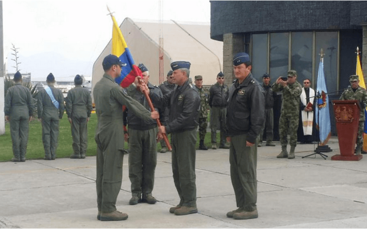 Comandante de la Fuerza Aérea asiste a la ceremonia militar de la primera comisión antártica