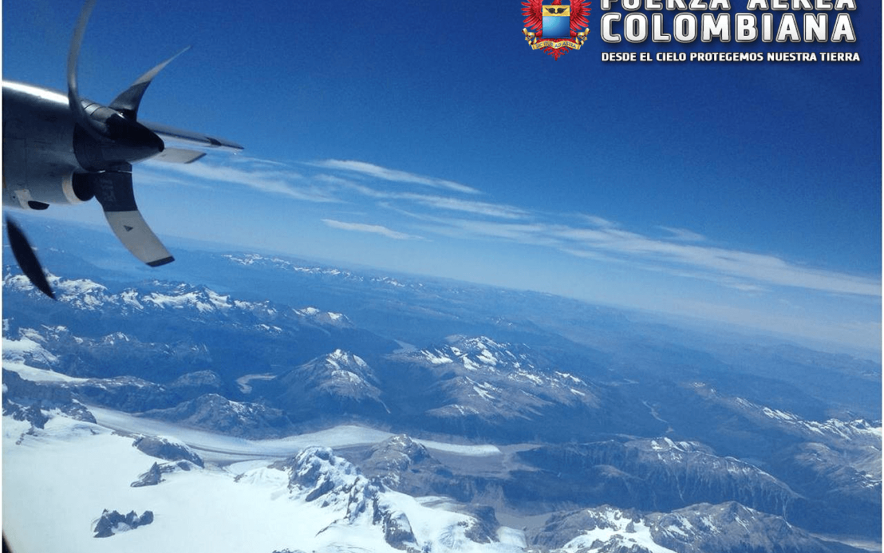 Fuerza Aérea Colombiana sobrevuela los Andes chilenos rumbo a la Antártica 