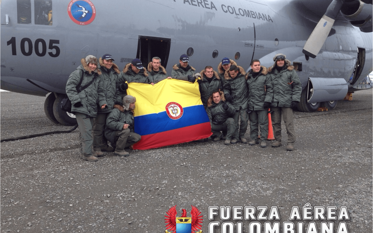 La historia de la aviación nacional se partió en dos con la llegada a la Antártica