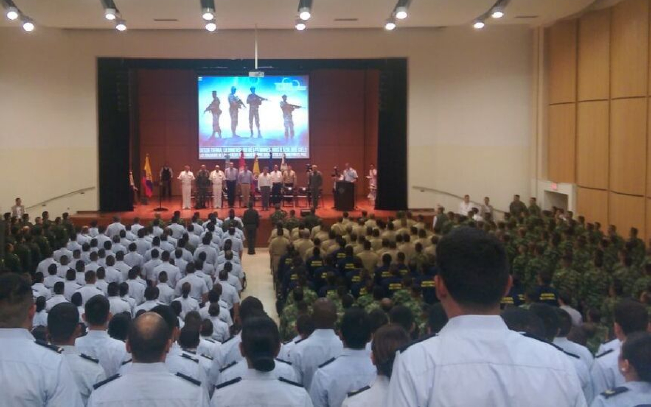 Presidente Santos y Cúpula Militar visitan la EMAVI