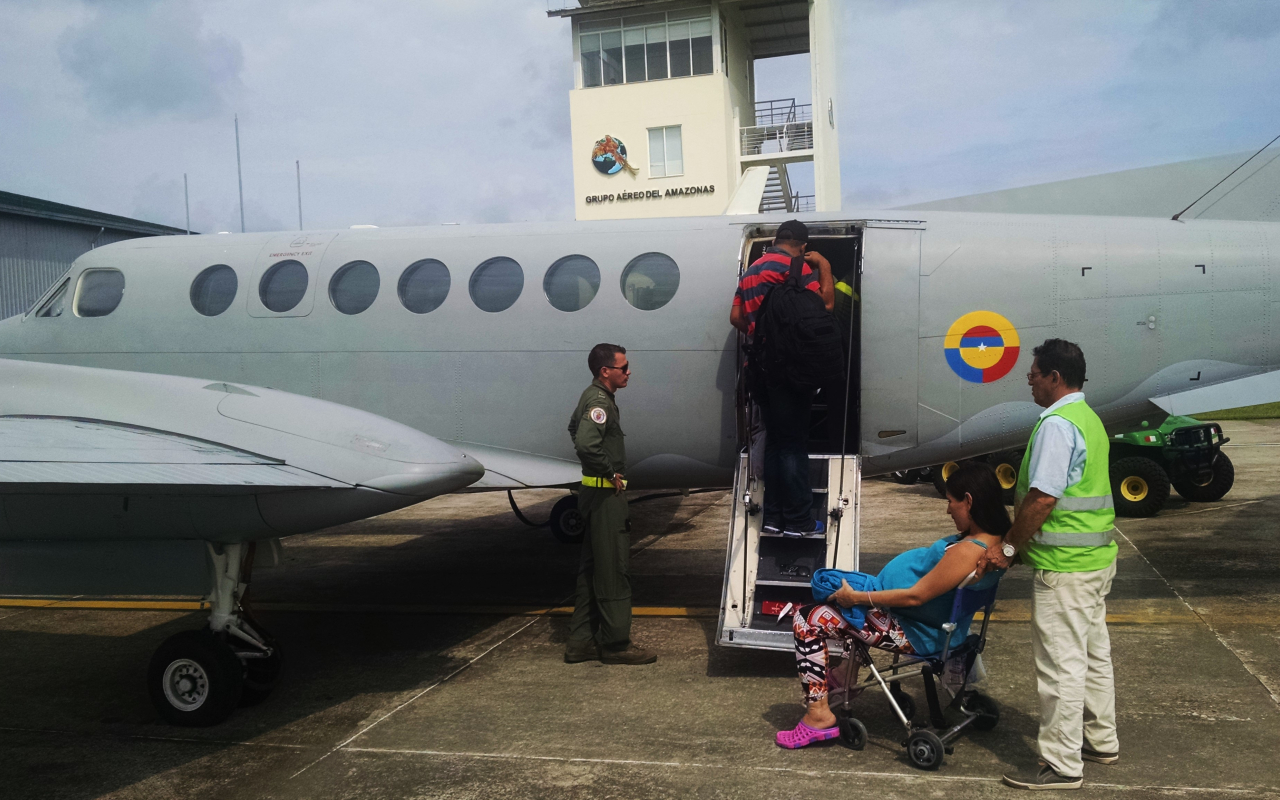Mujer gestante con complicaciones en su embazo gemelar fue trasladada desde Leticia