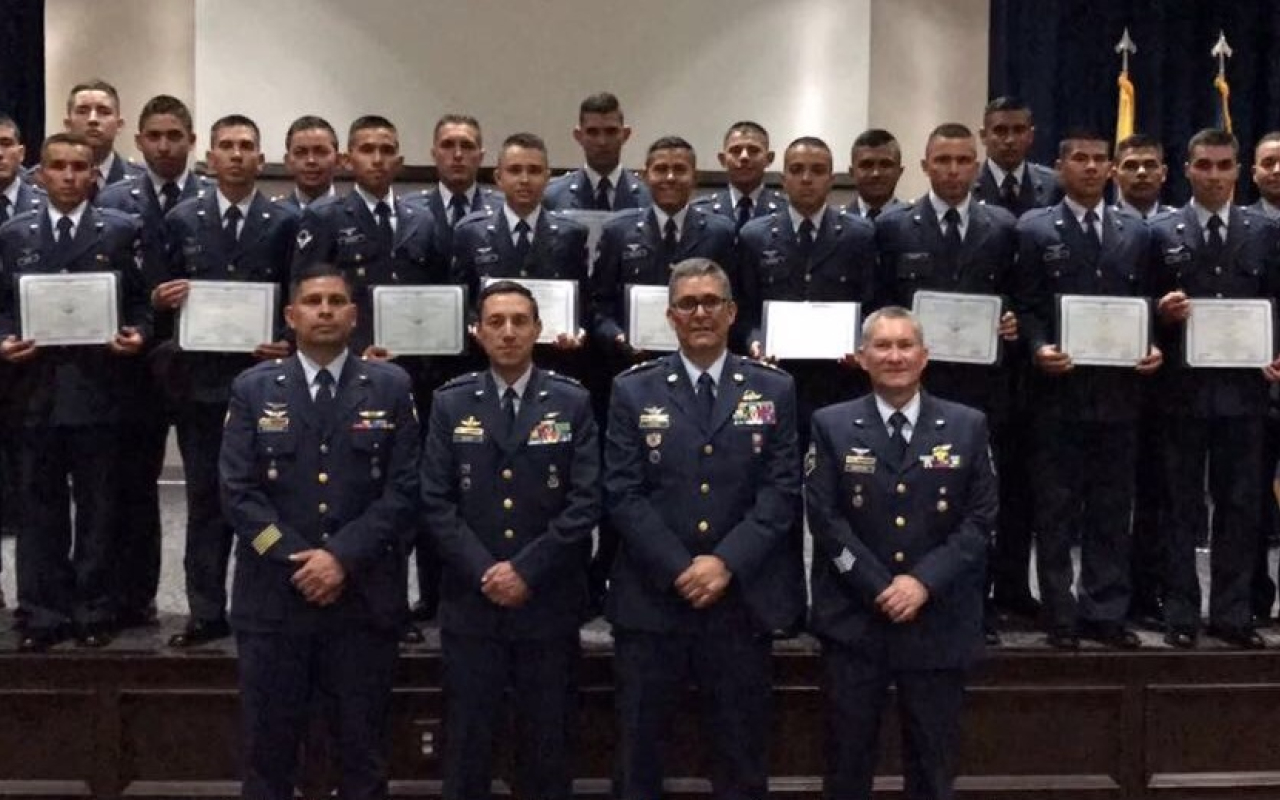 Escuela de Suboficiales de la Fuerza Aérea Colombiana obtiene el "Premio a la Excelencia Académica y Deportiva" en el exterior
