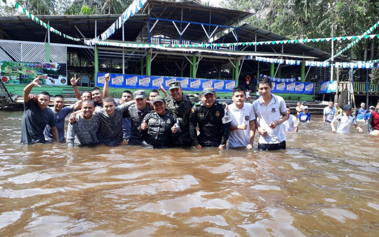 Grupo Aéreo del Amazonas protector de las aguas ondeantes de la selva infinita