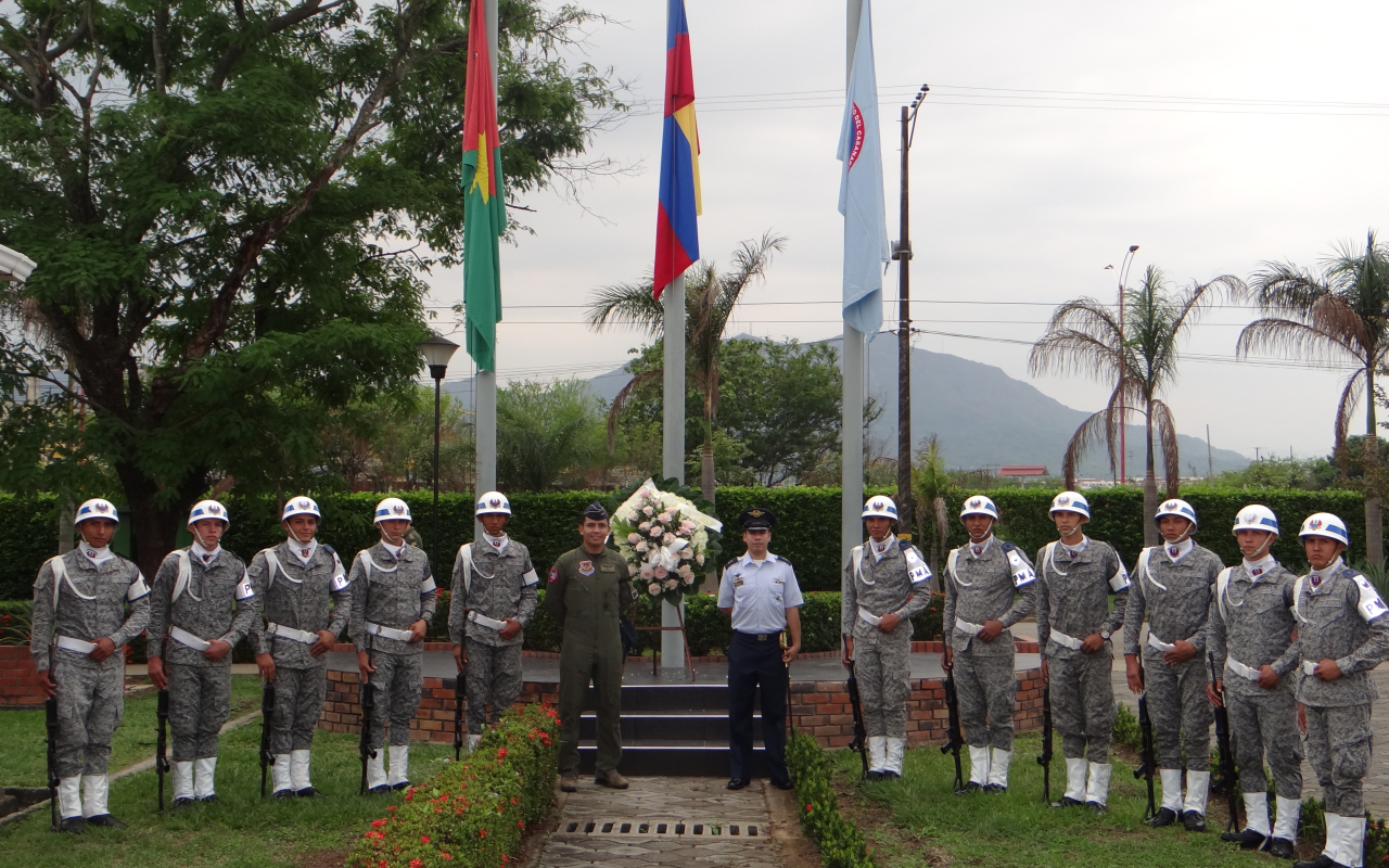 El Grupo Aéreo del Casanare rinde homenaje a las víctimas del conflicto