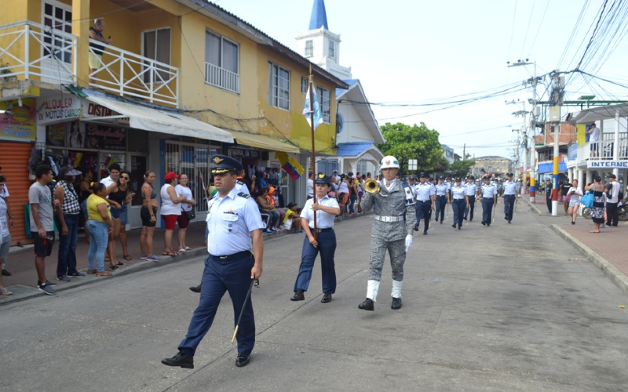 La Fuerza Aérea Colombiana vive la fiesta patria en San Andrés Islas