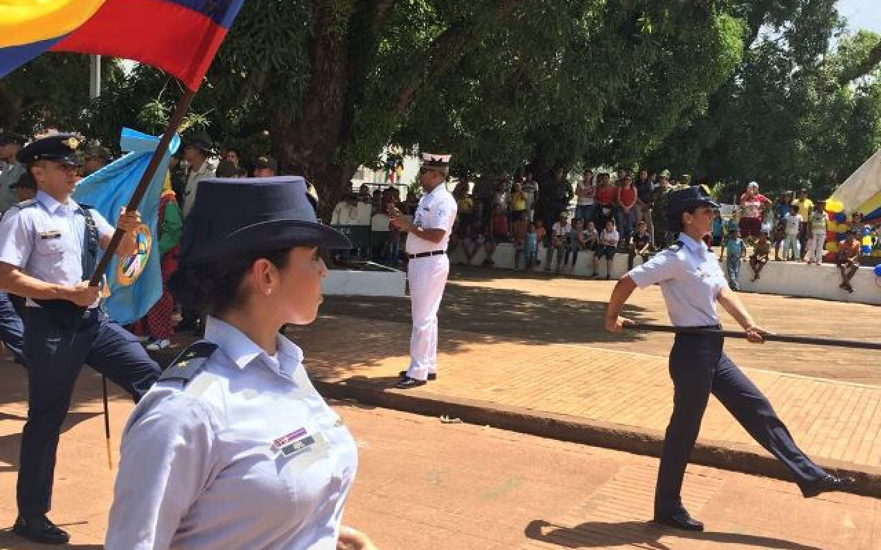 Fuerza Aérea Colombiana participó en desfiles de 20 de Julio en Vichada y Guianía