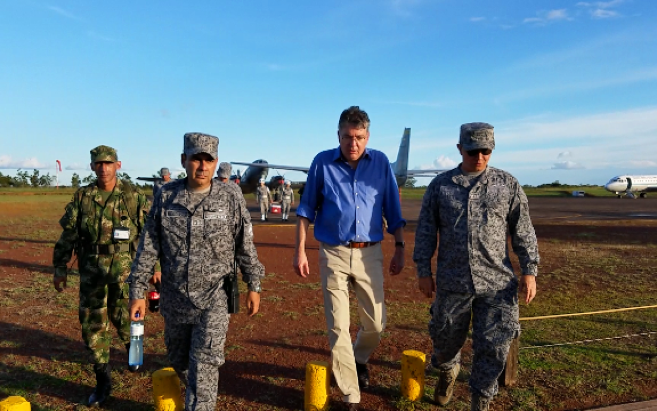 Ministro de Hacienda y Comandante de la Fuerza Aérea Colombiana visitaron el Grupo Aéreo del Oriente