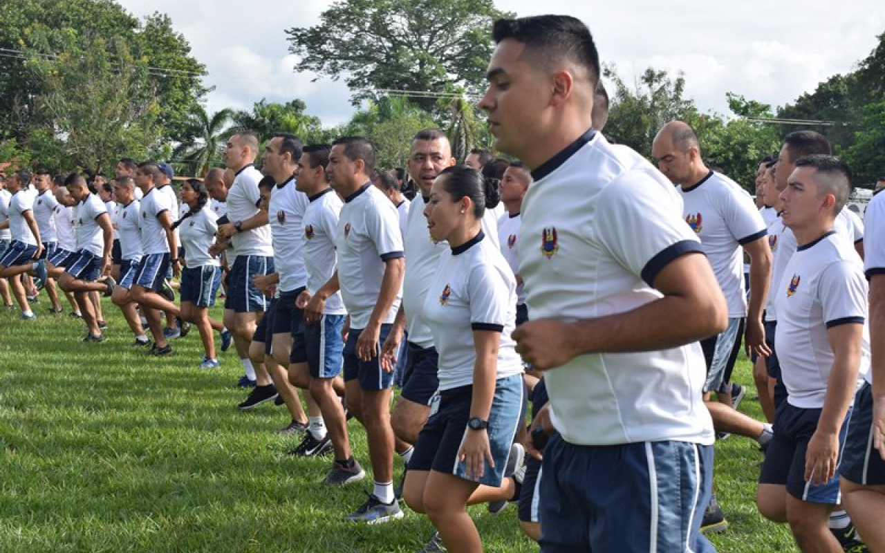 Adoptar hábitos de vida saludable, es el objetivo del personal militar y civil del CACOM 4