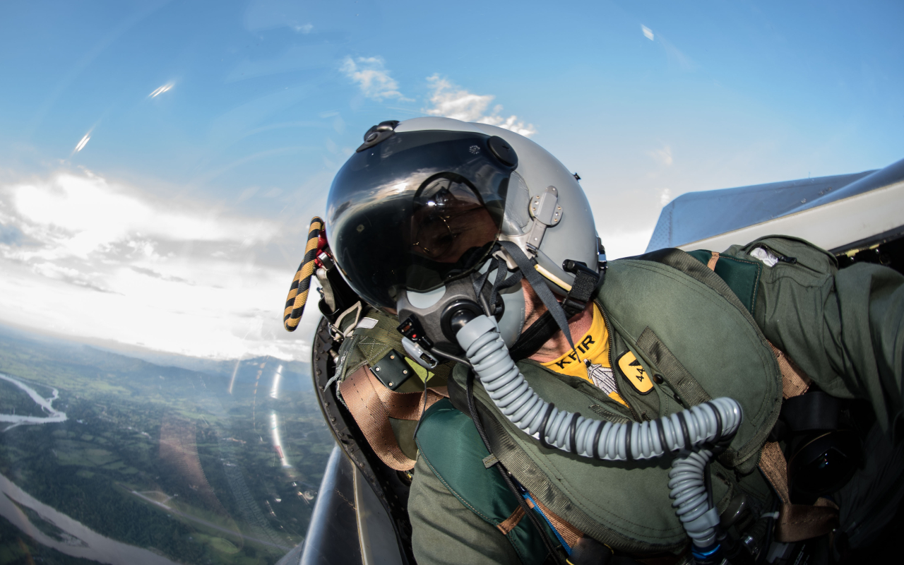 Cielo, Tierra, Mar Y Río en ceremonia de aniversario No. 99 de la Fuerza Aérea Colombia en Barranquilla