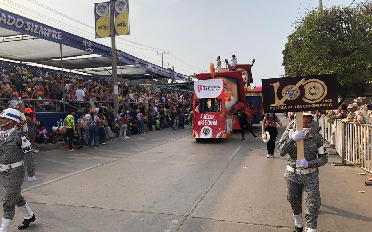 El Carnaval de Barranquilla celebró los 100 años de la Fuerza Aérea en su primer día