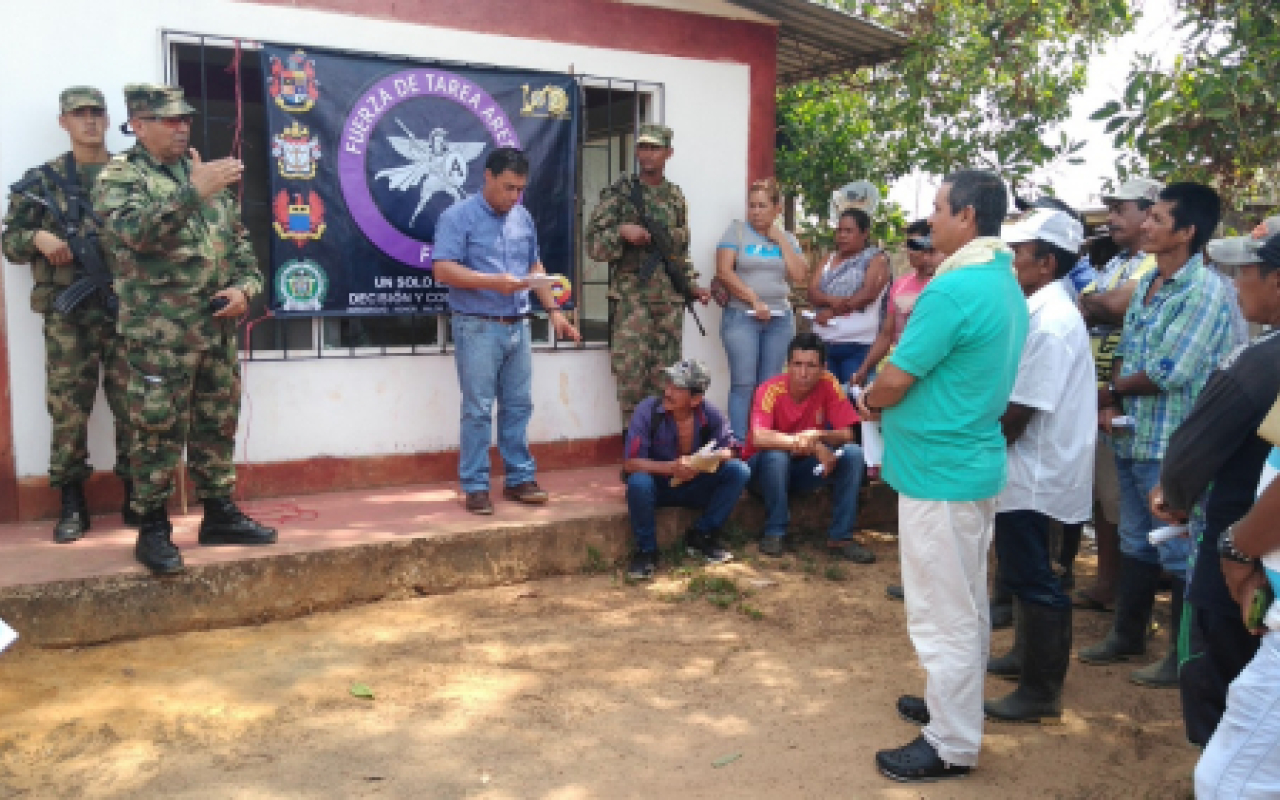 Campesinos del programa de sustitución de cultivos ilícitos en Vichada recibieron sus pagos gracias a la Fuerza Aérea