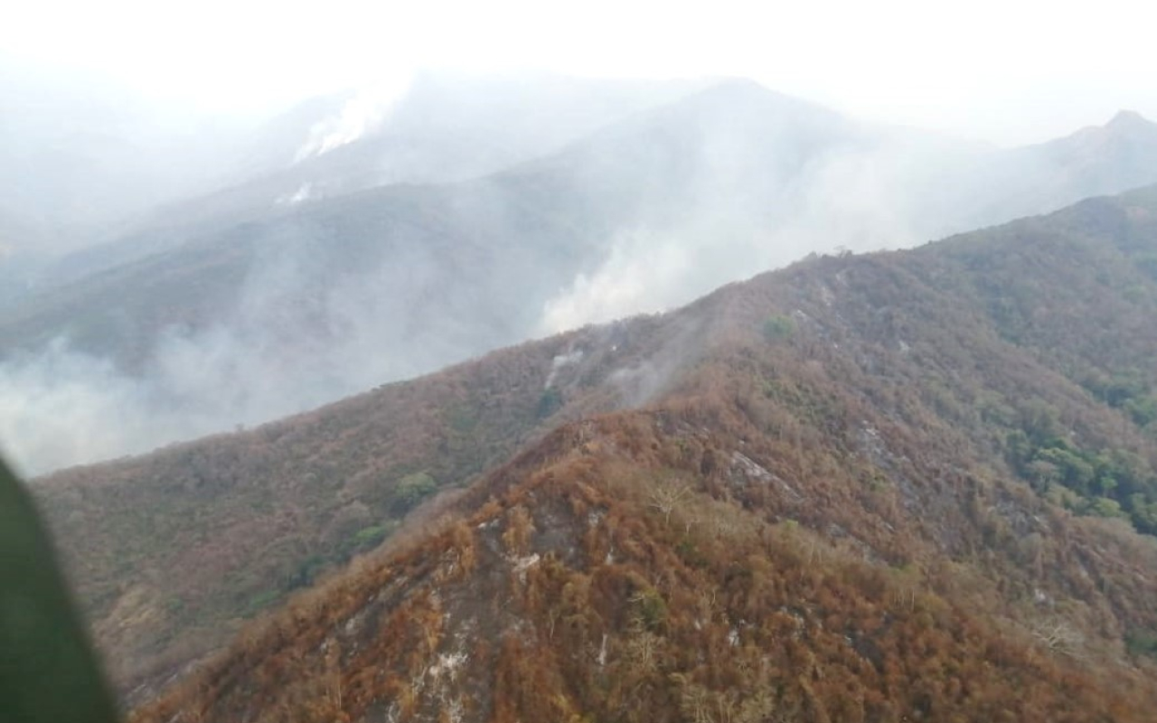 Desde el aire se monitorean los focos de incendios en el municipio de Fonseca