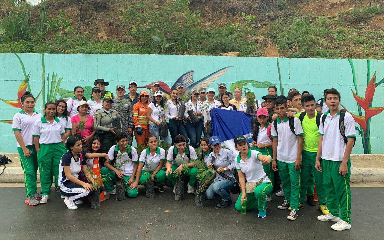 Se plantaron 200 árboles en conmemoración al Día de la Tierra
