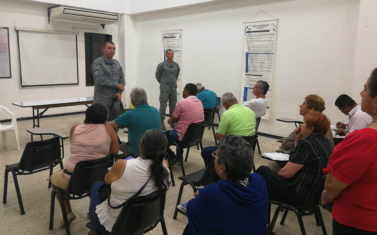 Fuerza Aérea Colombiana más cerca de la comunidad caleña