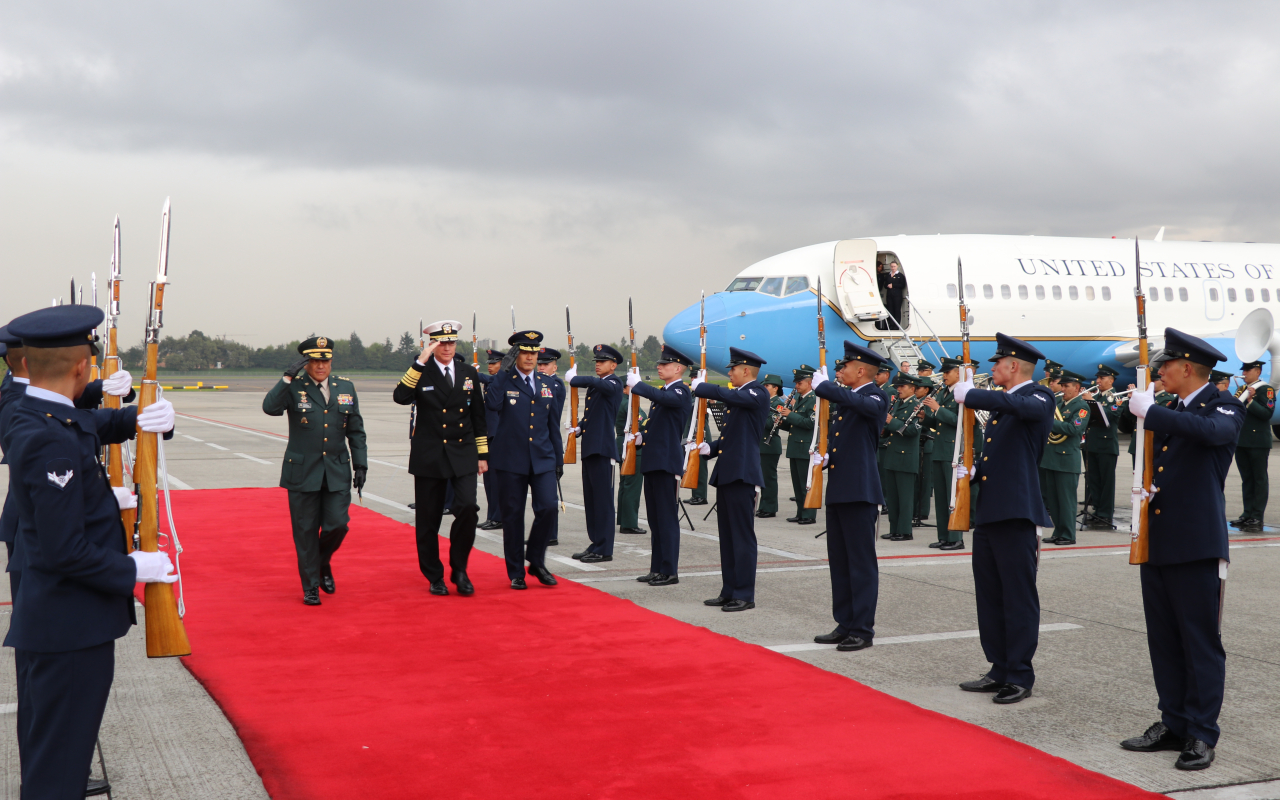 Altos mandos militares de Estados Unidos y Ecuador visitan Colombia