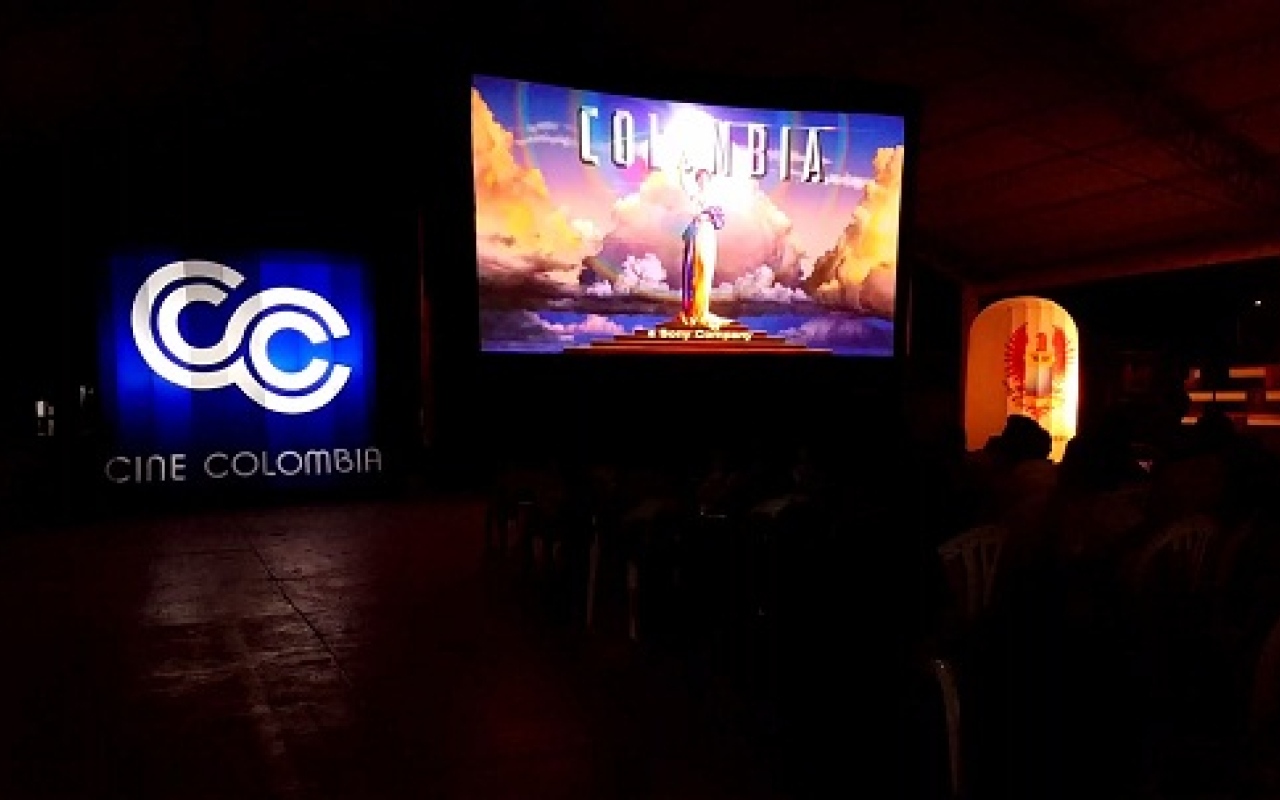 Fuerza Aérea y Cine Colombia llevaron la magia del cine a más de 2.000 personas de Cumaribo en Vichada