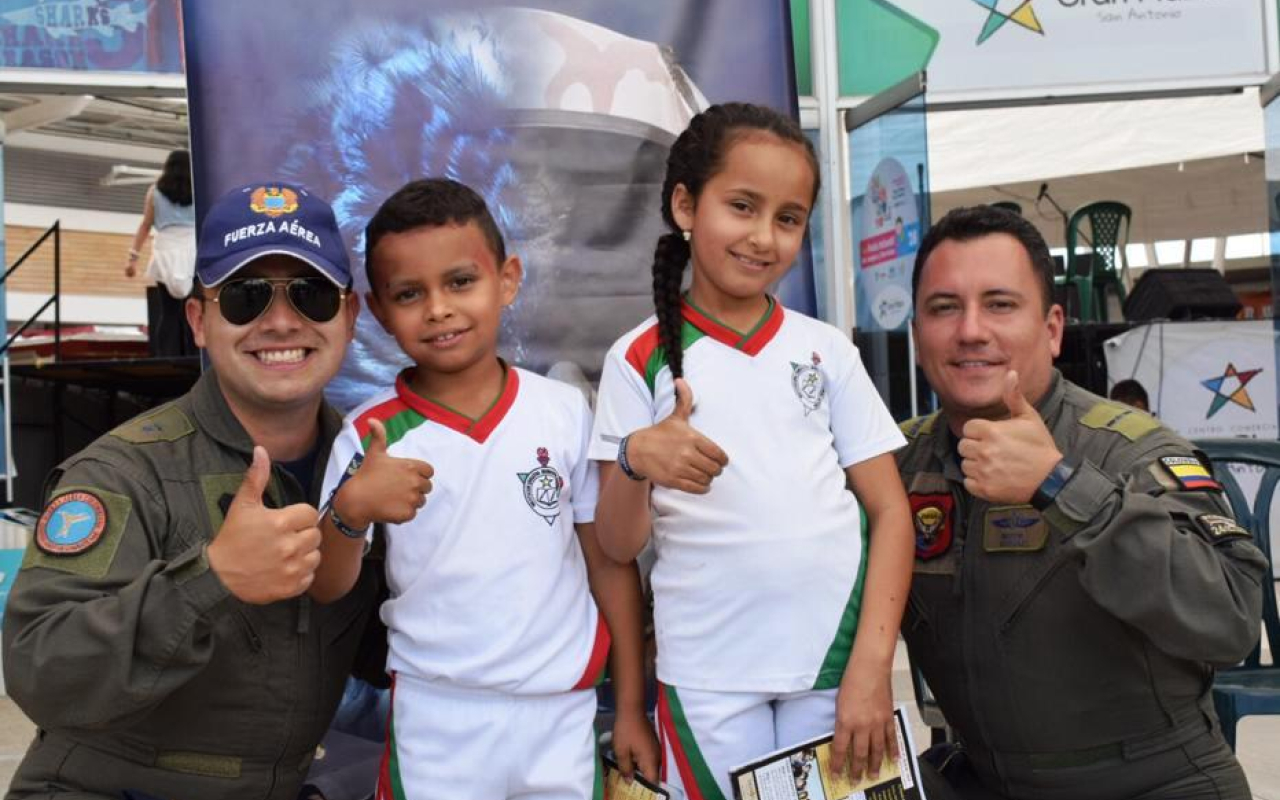 Hasta Pitalito llegó la Fuerza Aérea para  participar de la II Feria Infantil de juegos y servicios