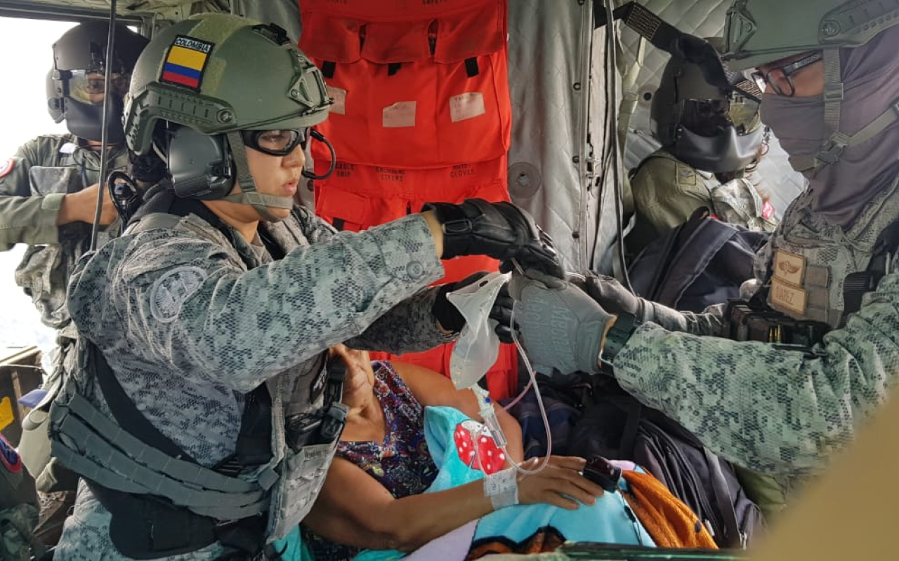 Mujer con mordedura de serpiente fue evacuada por la Fuerza Aérea Colombiana desde Florencia, Caldas 